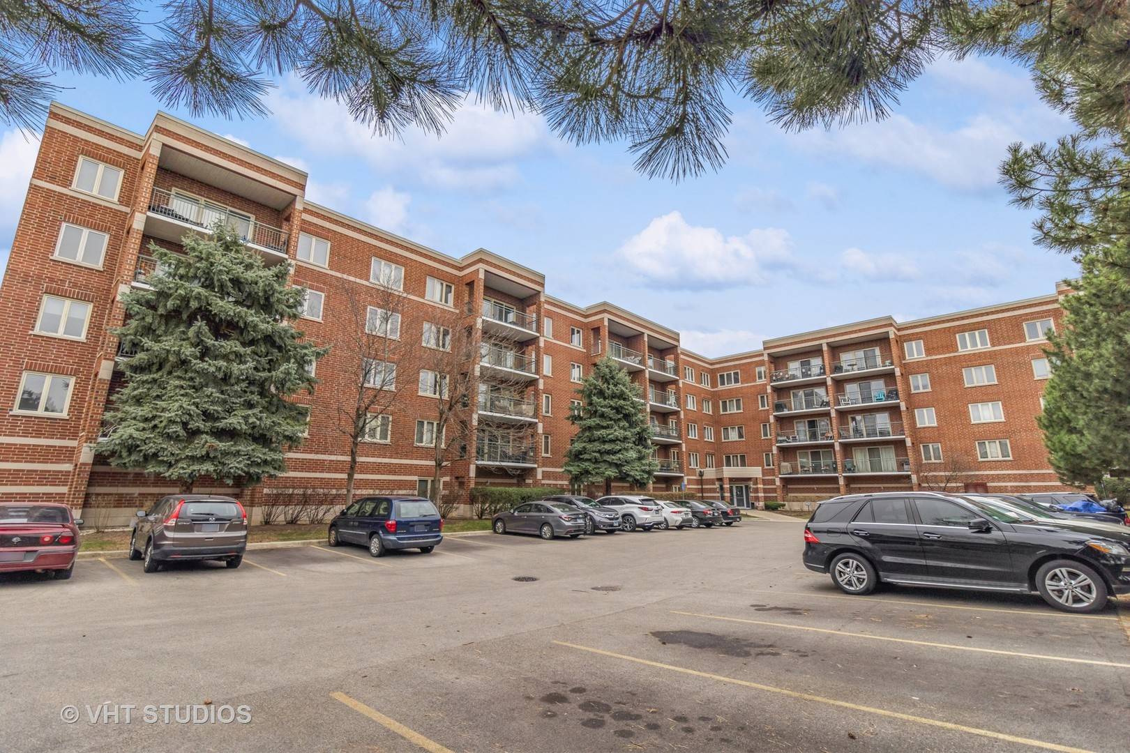 Chicago, IL 60634,6401 W Berteau AVE #204