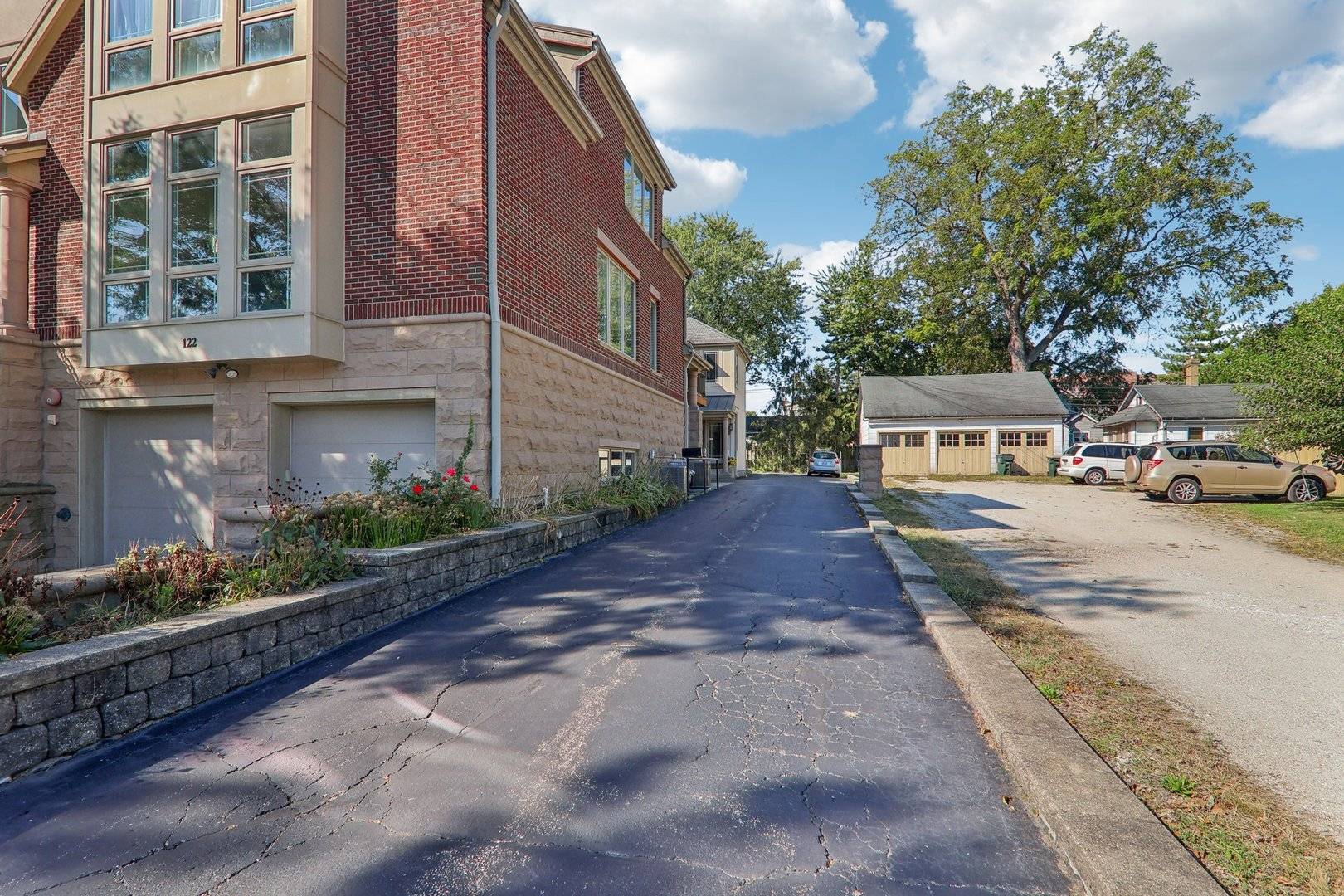 Arlington Heights, IL 60005,122 S EVERGREEN AVE #3