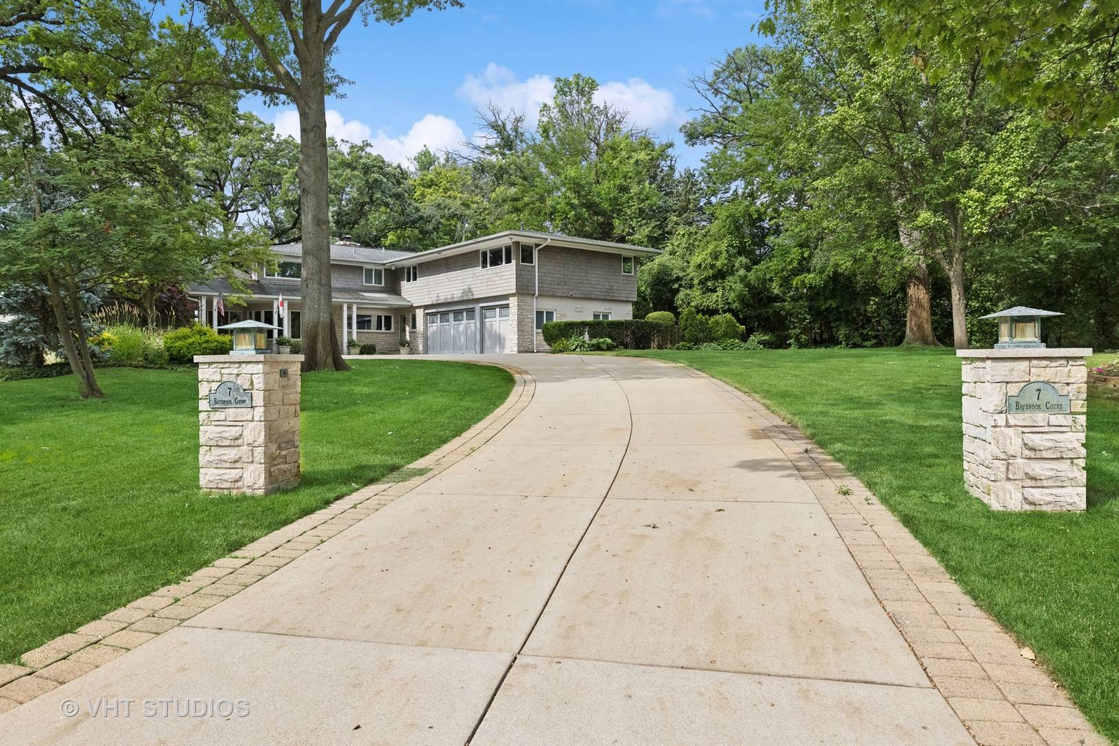 Oak Brook, IL 60523,7 Baybrook CT