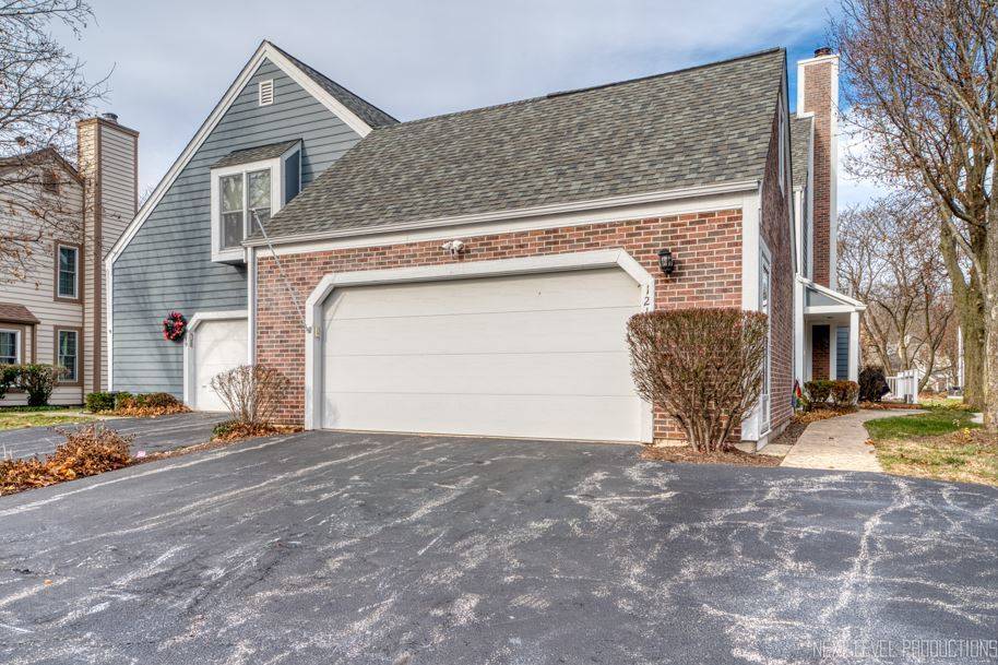 St. Charles, IL 60174,121 Whittington CRSE