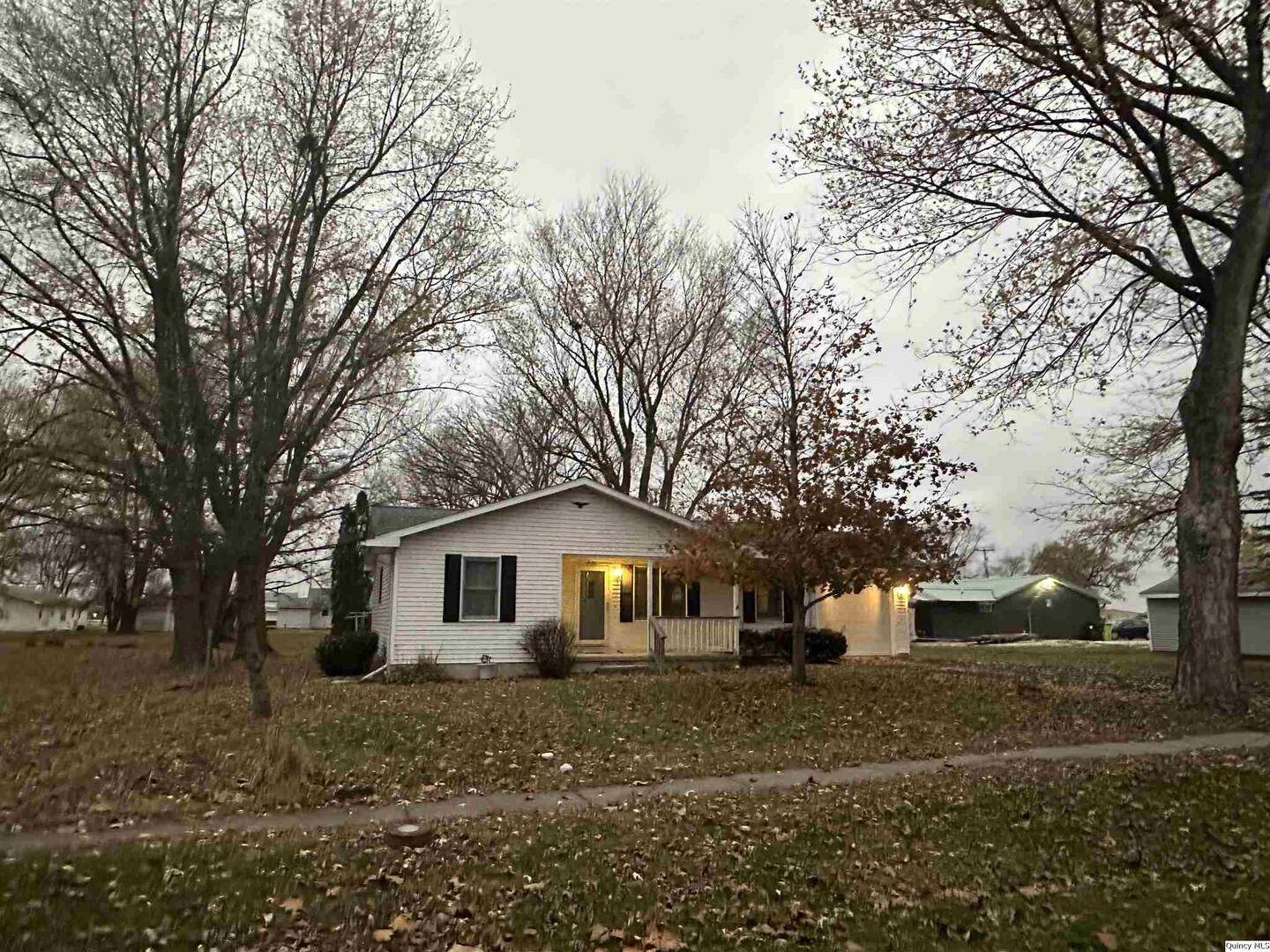 Augusta, IL 62311,605 E Green St.
