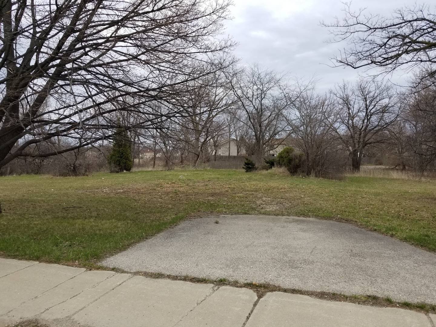 Gurnee, IL 60031,1577 N DILLEYS RD