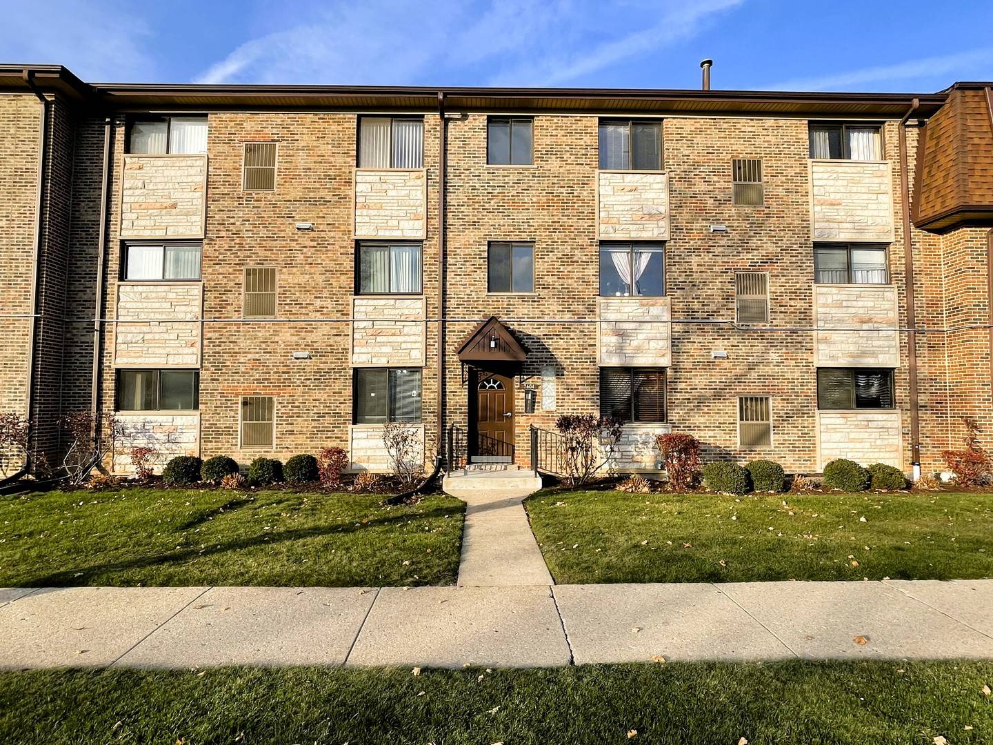 Harwood Heights, IL 60706,7604 W Lawrence AVE #1B