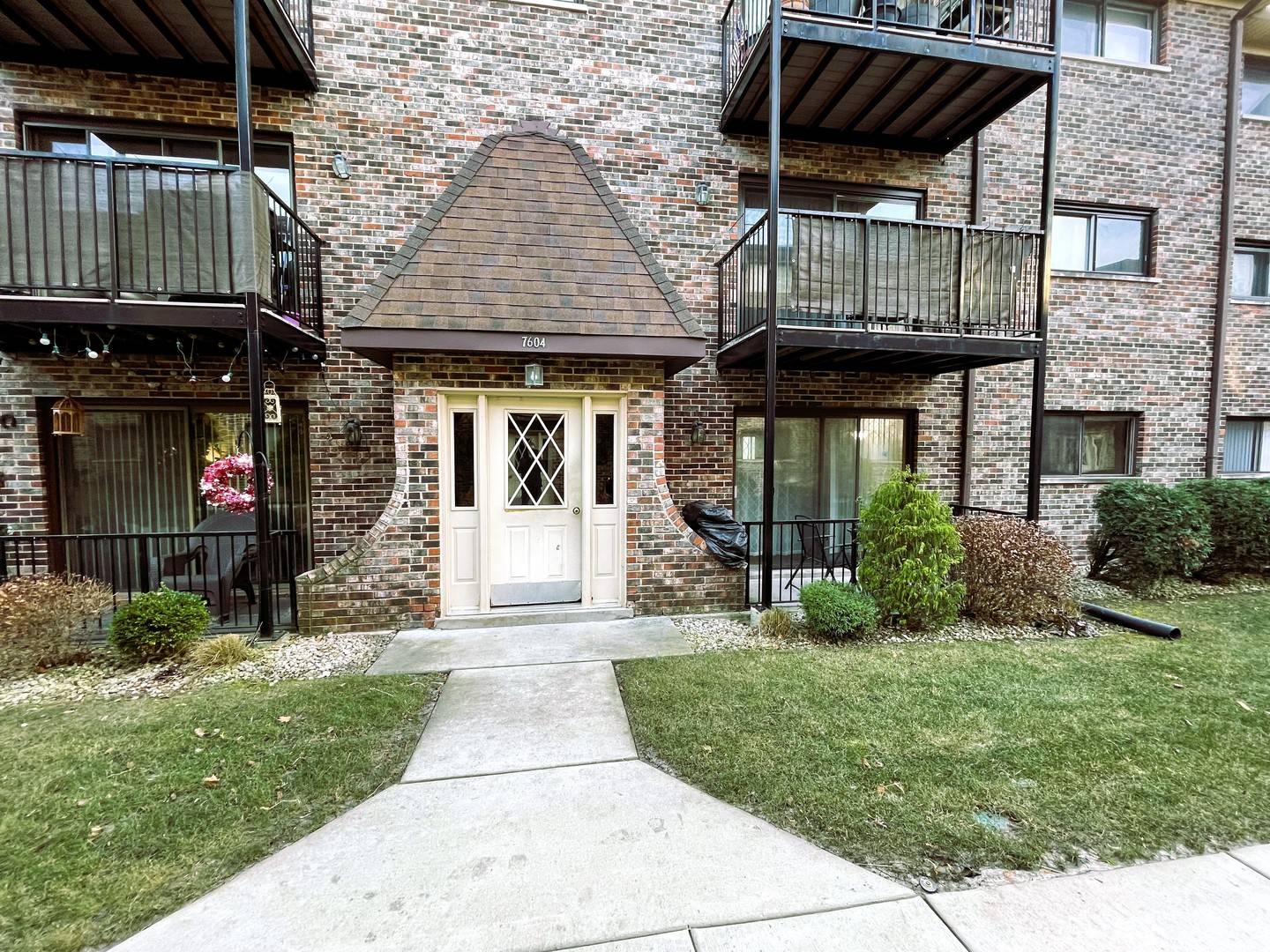 Harwood Heights, IL 60706,7604 W Lawrence AVE #1B