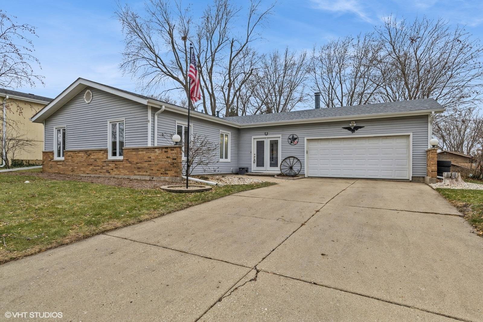 Woodstock, IL 60098,997 Saint Johns RD