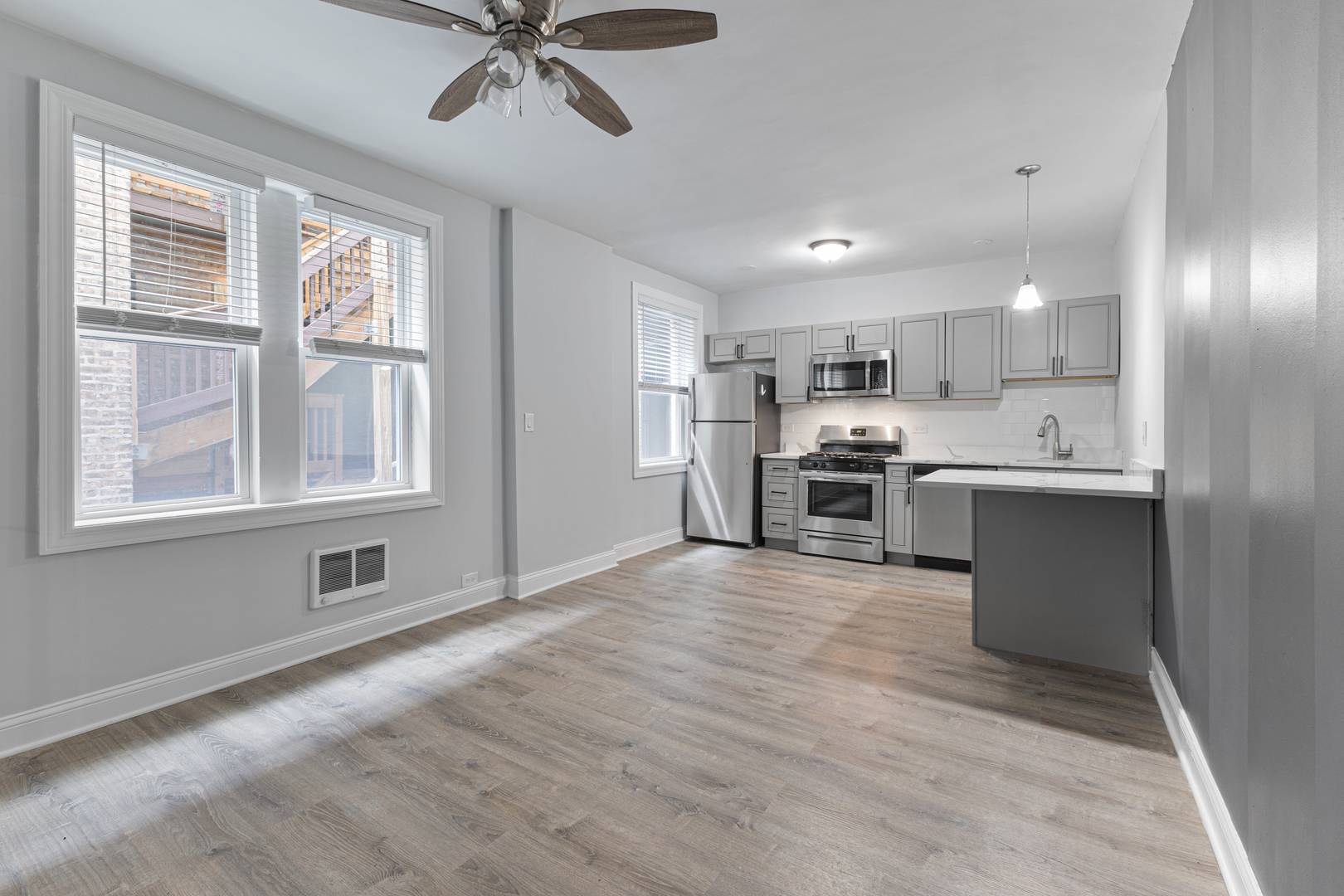 Chicago, IL 60660,5860 N Kenmore AVE #209