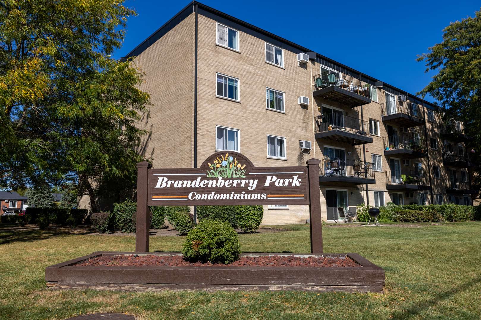 Arlington Heights, IL 60004,2424 E Oakton ST #3J