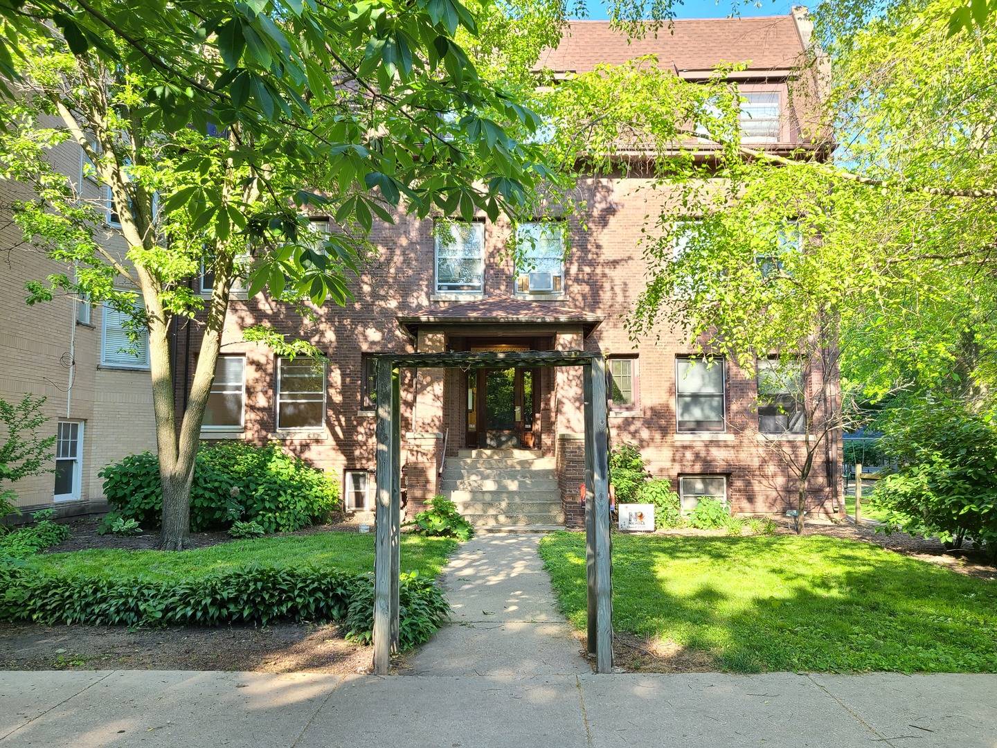 Evanston, IL 60202,643 HINMAN AVE #3S