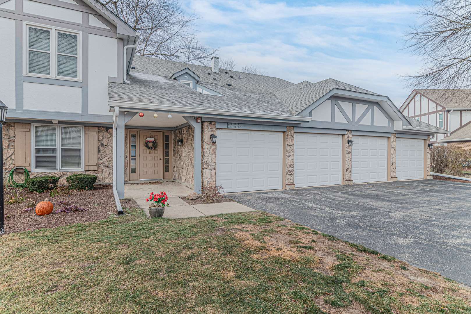 Vernon Hills, IL 60061,1310 Cromwell CT #25-97