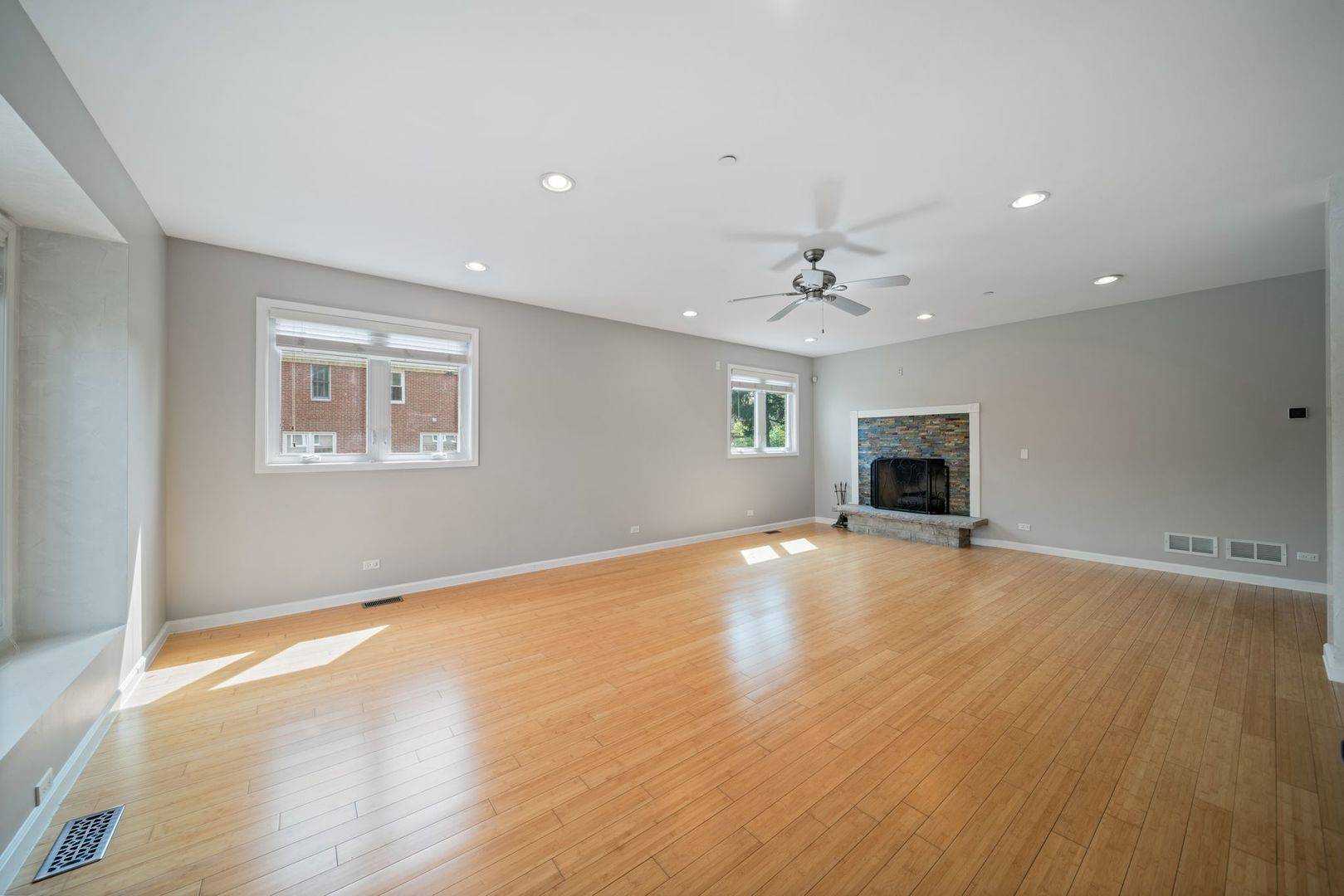 Park Ridge, IL 60068,701 OAKTON ST