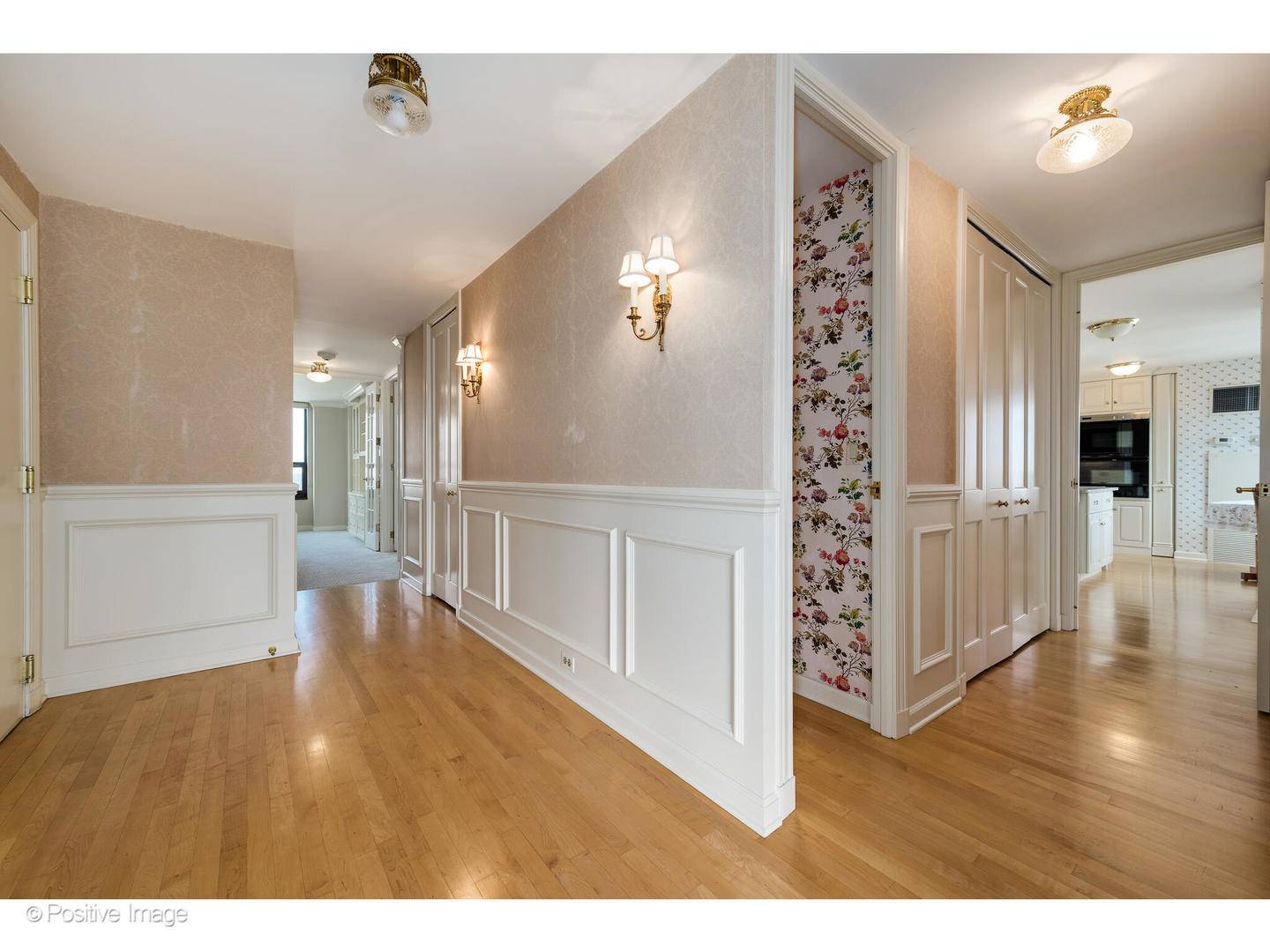 Chicago, IL 60610,1410 N State Pkwy #27A