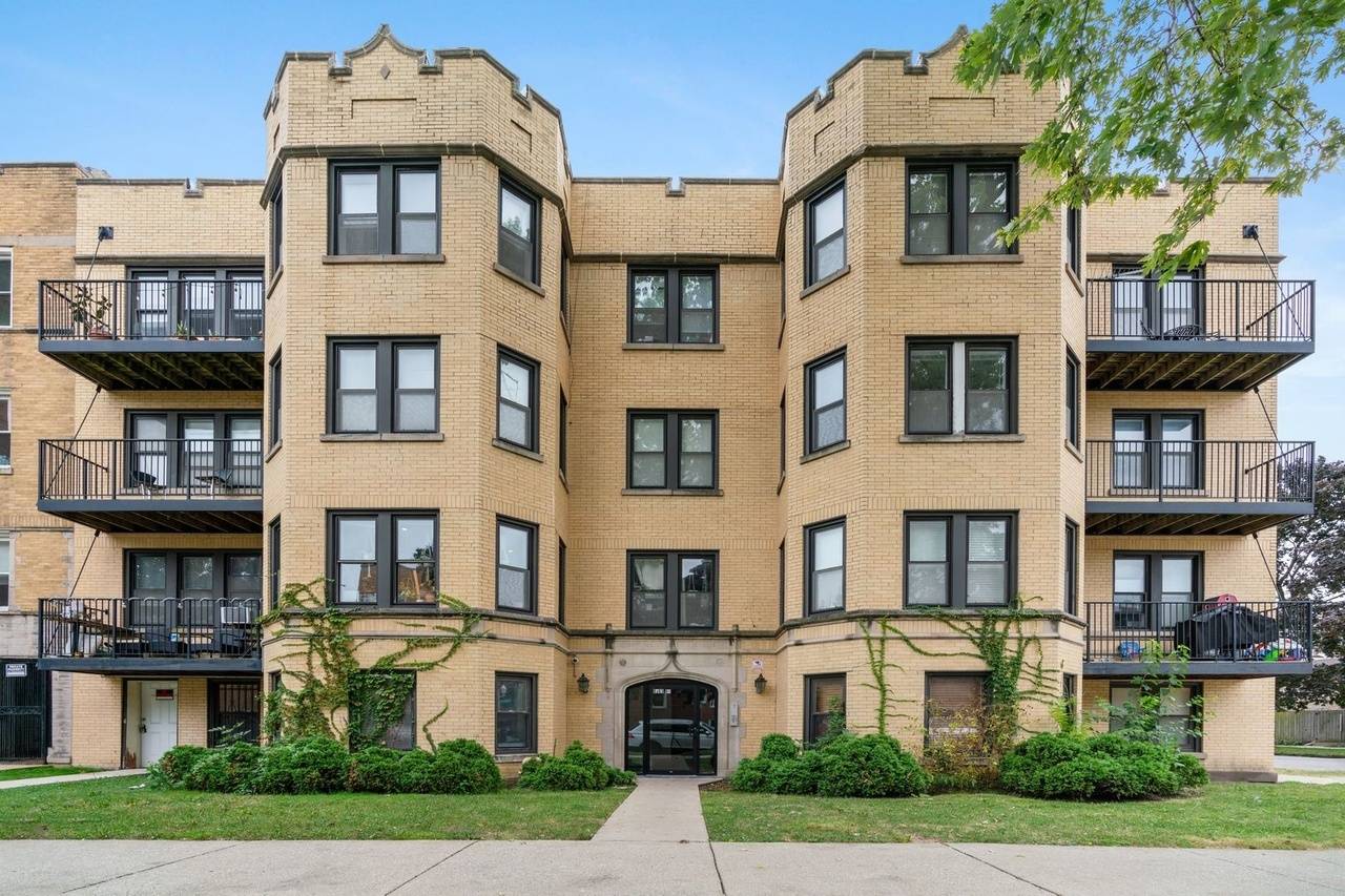 Chicago, IL 60645,6501 N MOZART AVE #3S