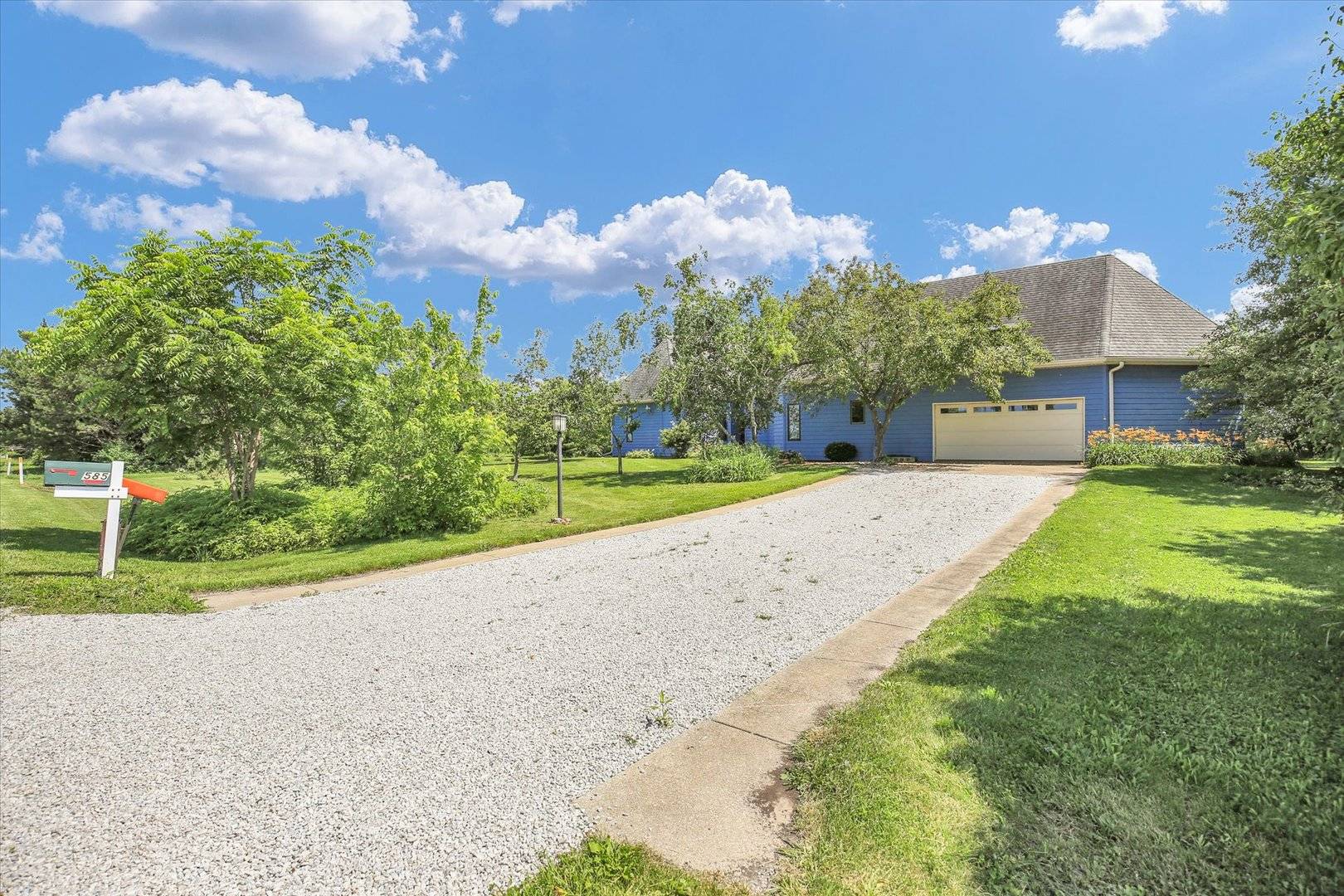 Champaign, IL 61822,585 CR 1800 N