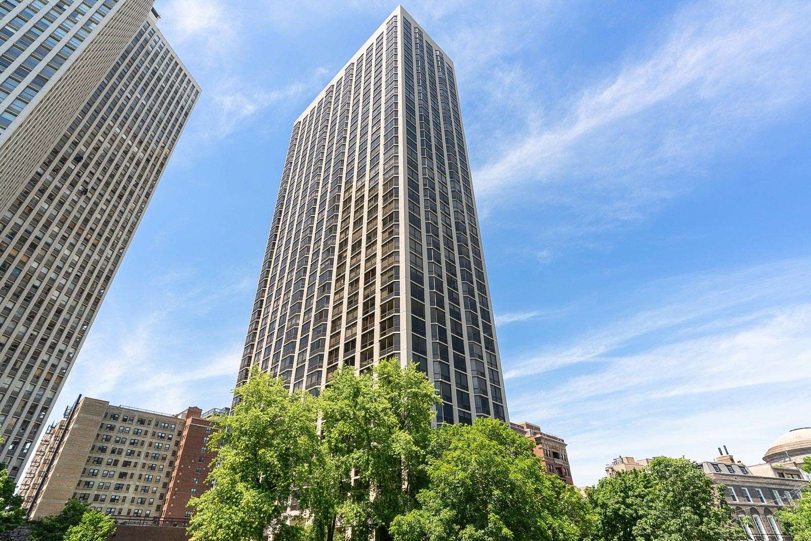 Chicago, IL 60614,2650 N Lakeview AVE #2204