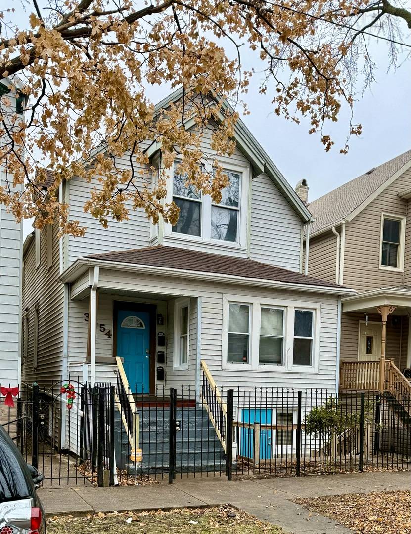 Chicago, IL 60647,3554 W Mclean AVE