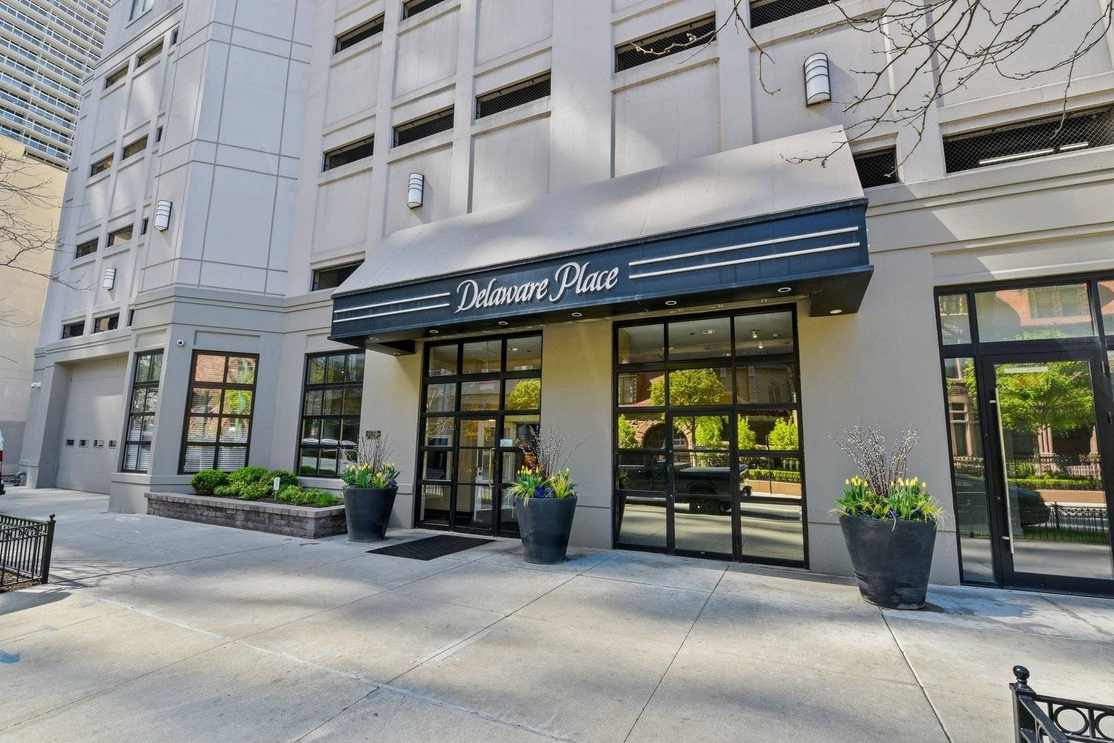 Chicago, IL 60610,33 W Delaware PL #1E