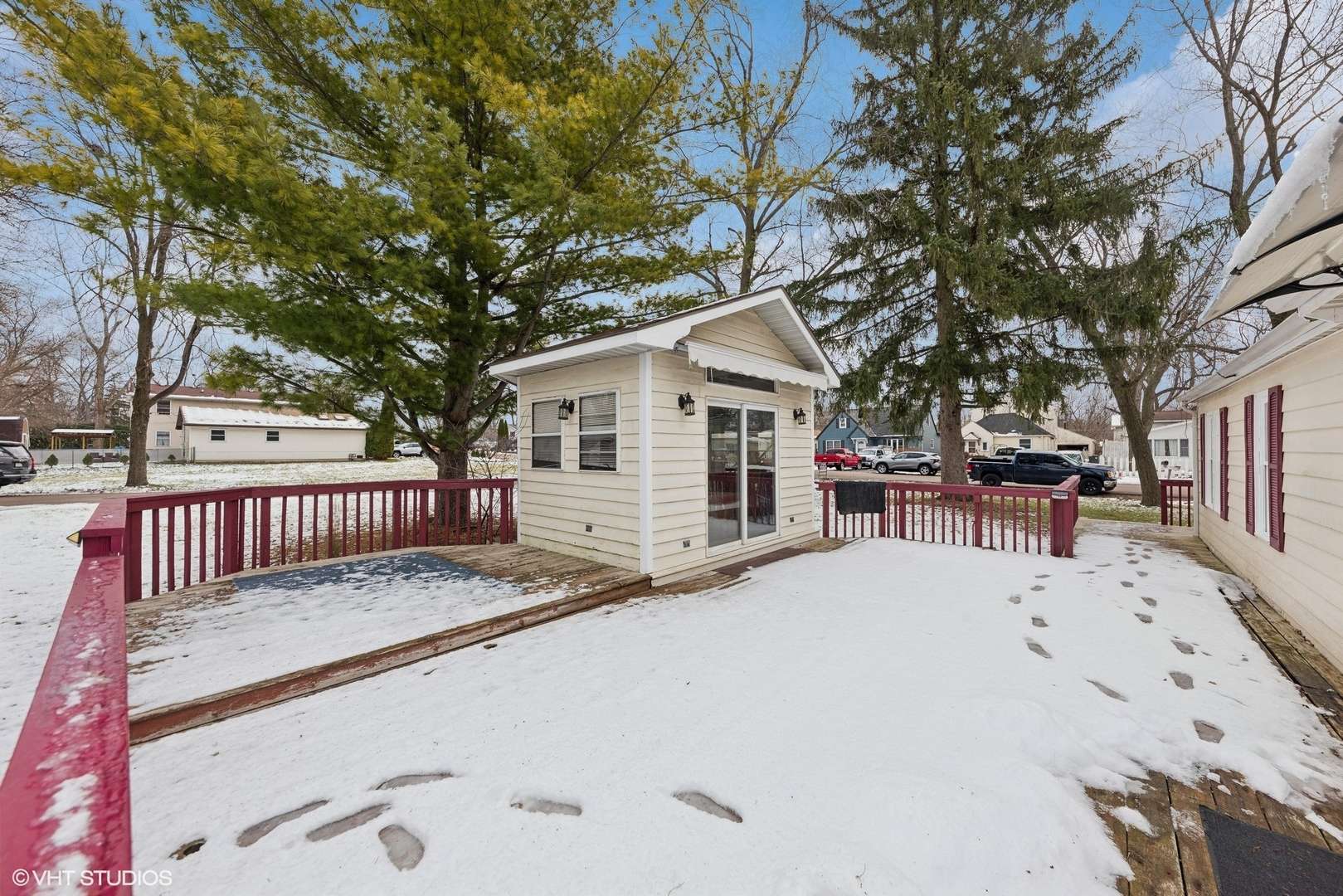 Round Lake Beach, IL 60073,522 W Hawthorne DR