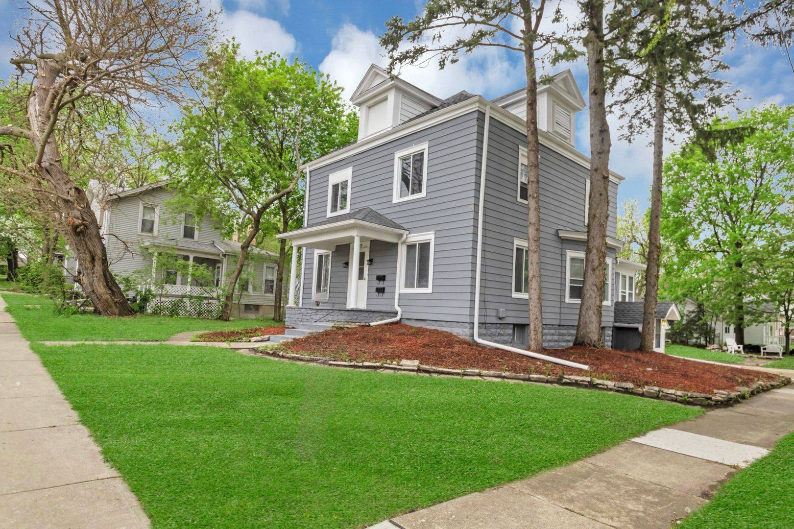 West Chicago, IL 60185,209 E Washington ST