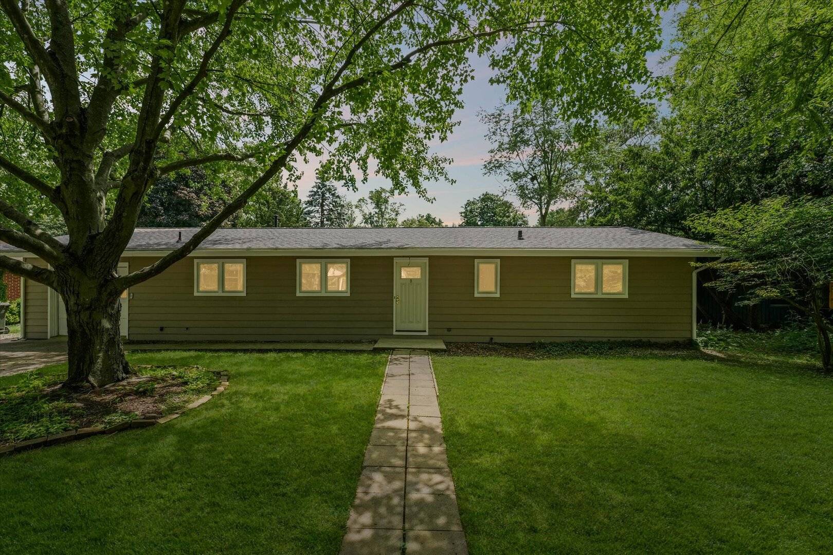 Urbana, IL 61801,201 E Mumford DR