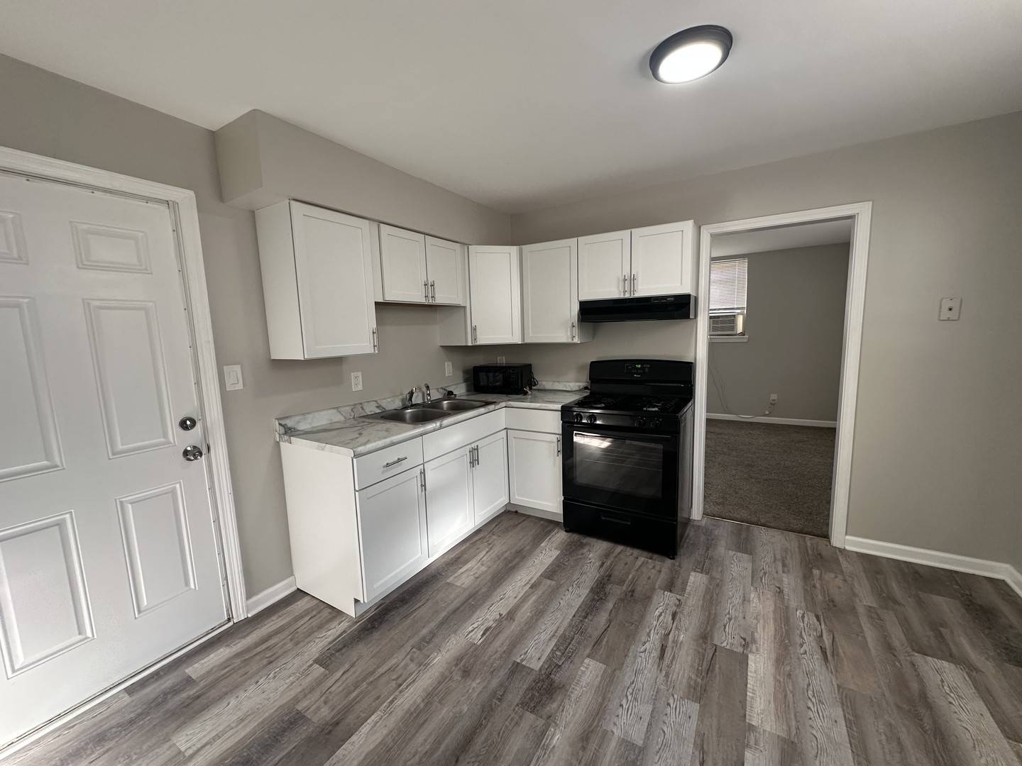 Lansing, IL 60438,18014 wentworth AVE #1