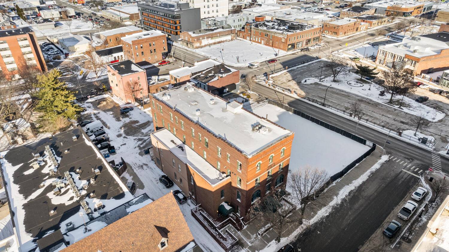 Champaign, IL 61820,112 W Hill ST