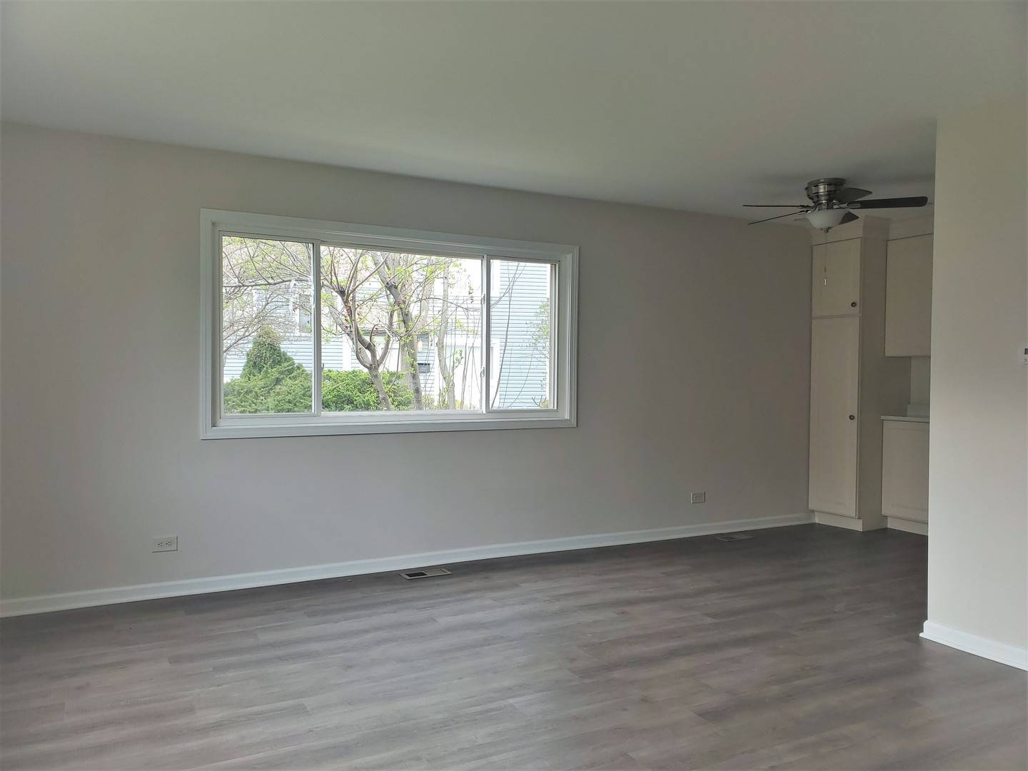 Wheeling, IL 60090,811 Cambridge PL #811