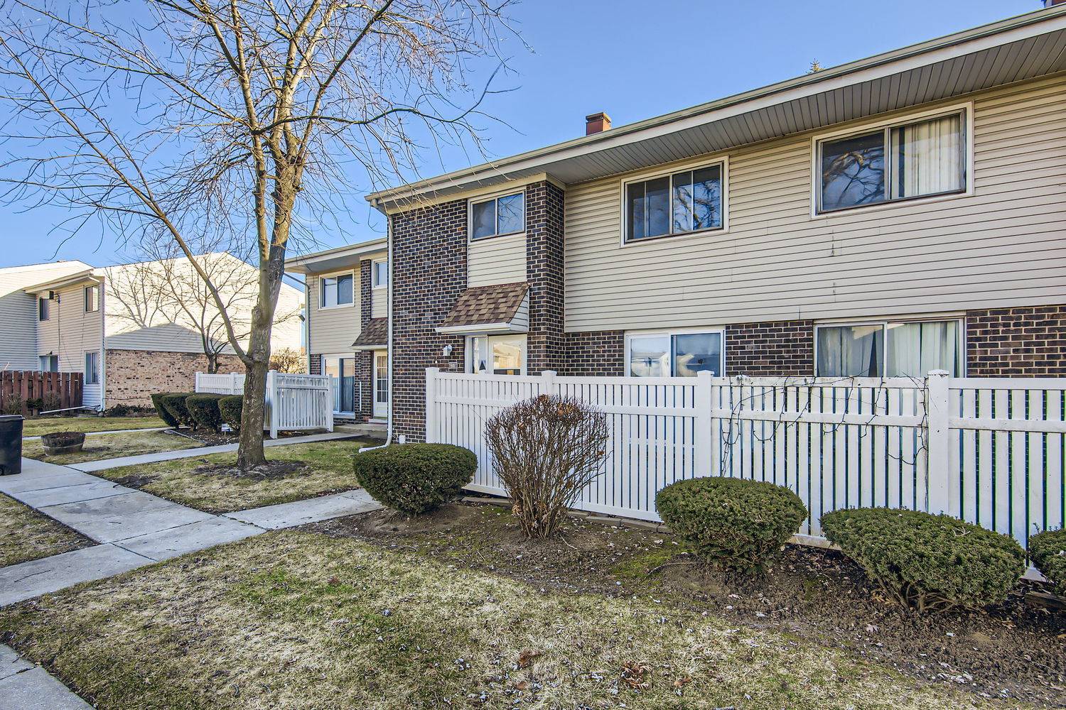 University Park, IL 60466,901 White Oak LN