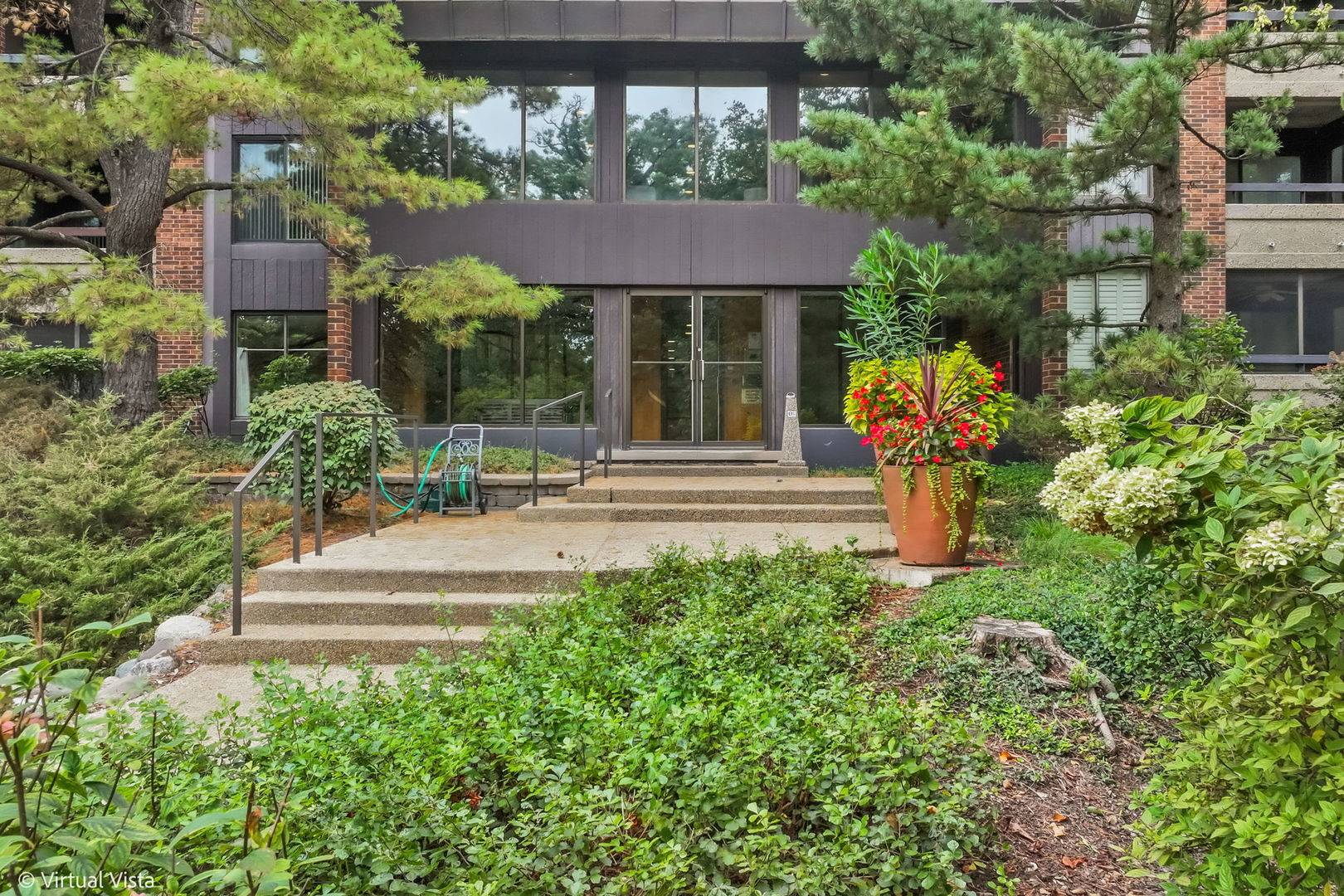 Hinsdale, IL 60521,1409 Burr Oak RD #414A