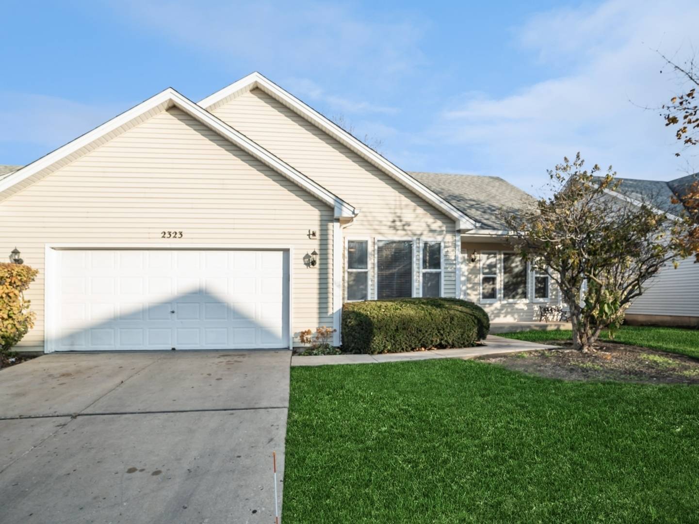 Elgin, IL 60123,2323 Bluejay TRL