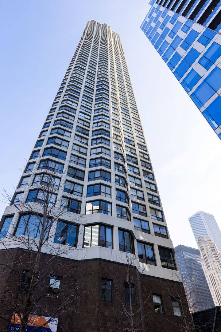 Chicago, IL 60611,405 N Wabash AVE #414