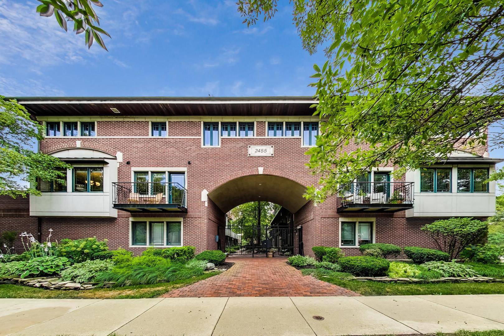 Chicago, IL 60612,2455 W OHIO ST #2E