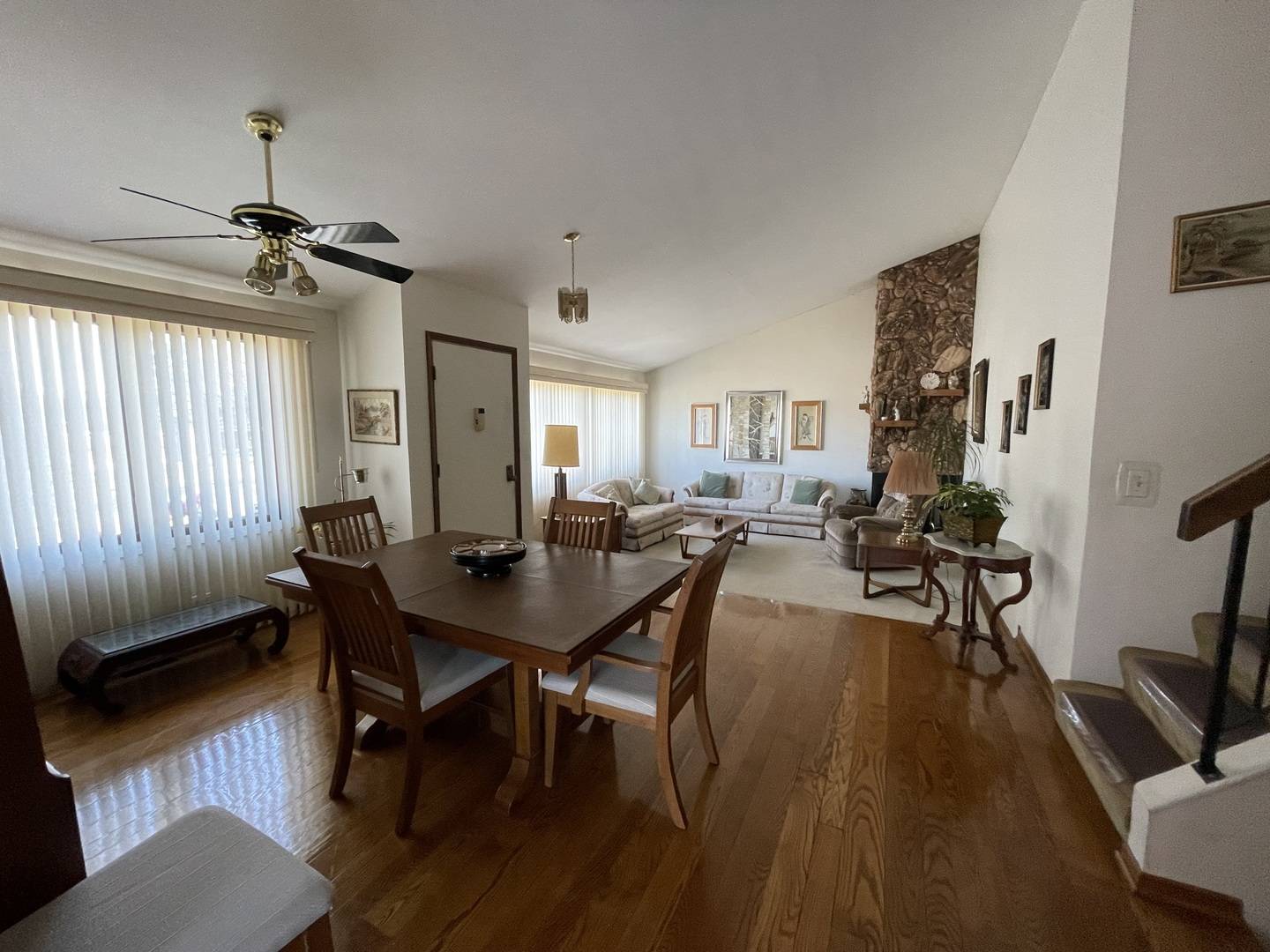 Indian Head Park, IL 60525,12 Hawthorne SQ