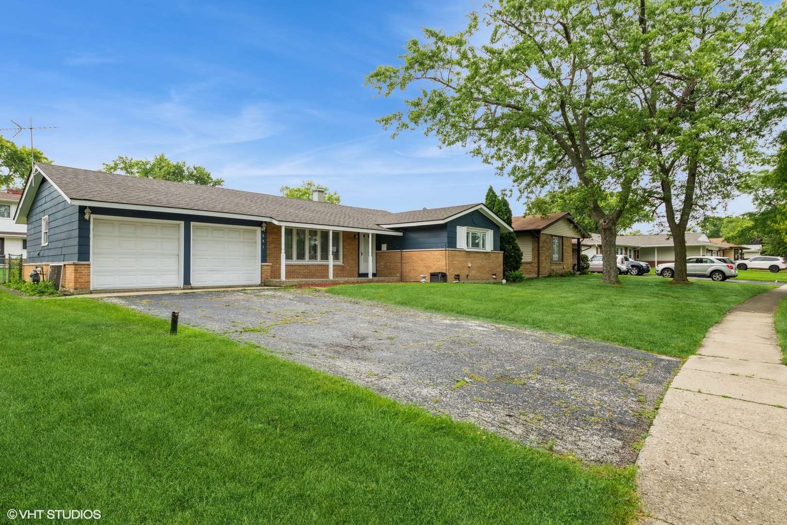Elk Grove Village, IL 60007,641 Pinewood DR