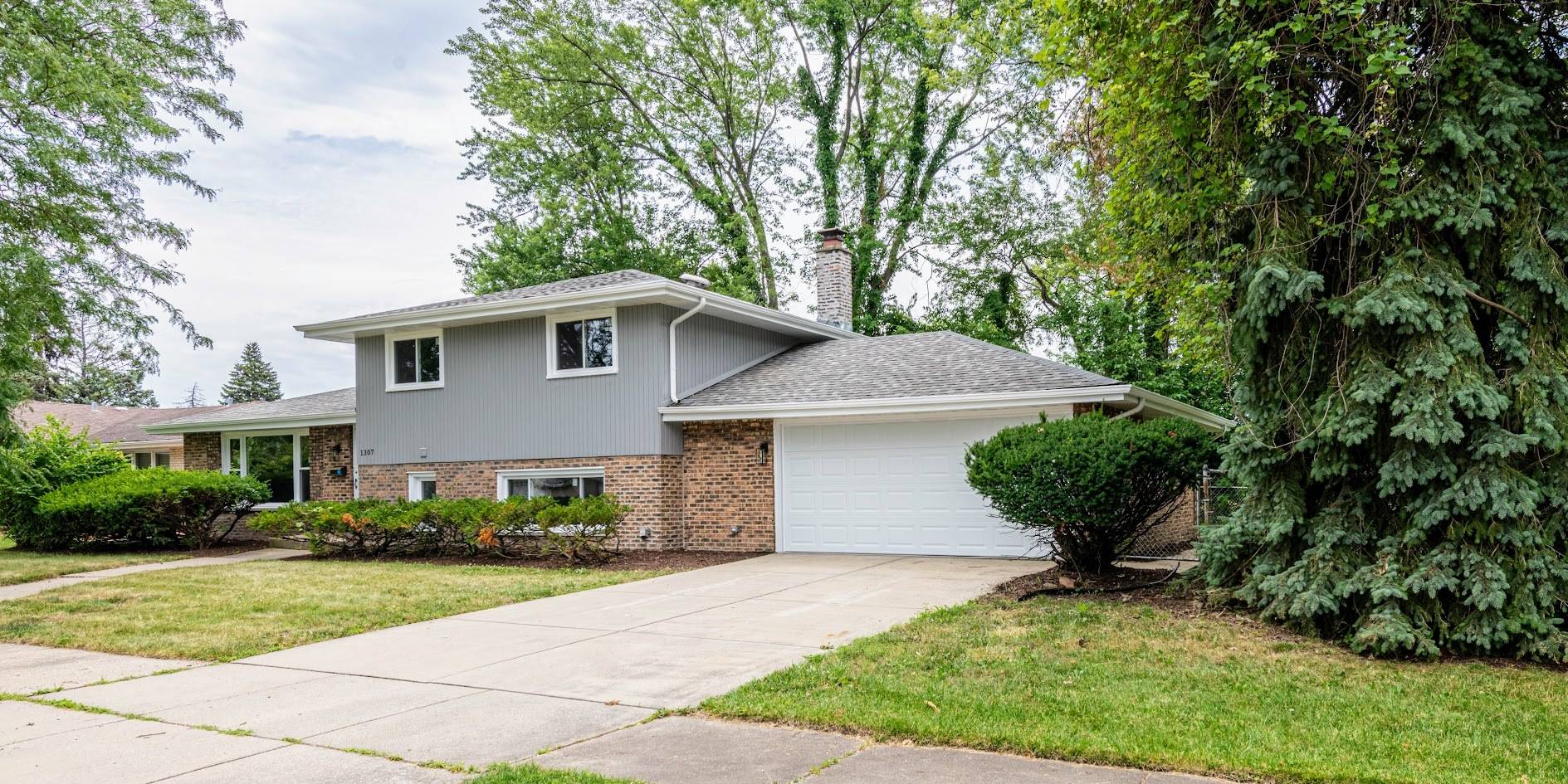 South Holland, IL 60473,1307 E 169th PL