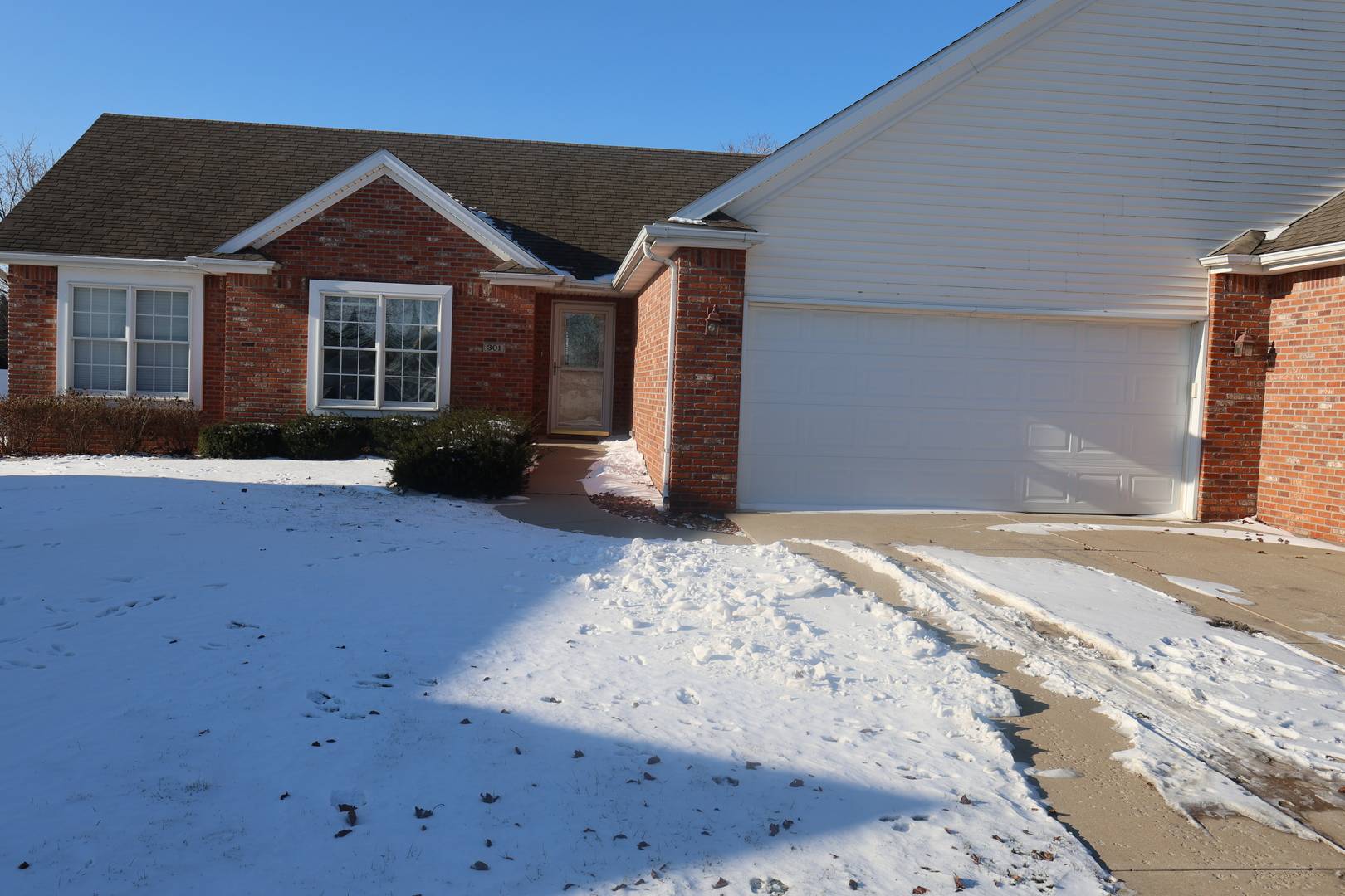 Normal, IL 61761,301 Fieldcrest CT