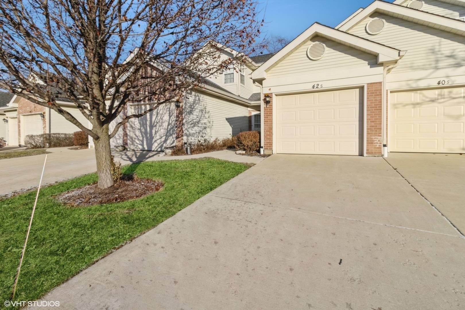 Glendale Heights, IL 60139,42 S Golfview CT