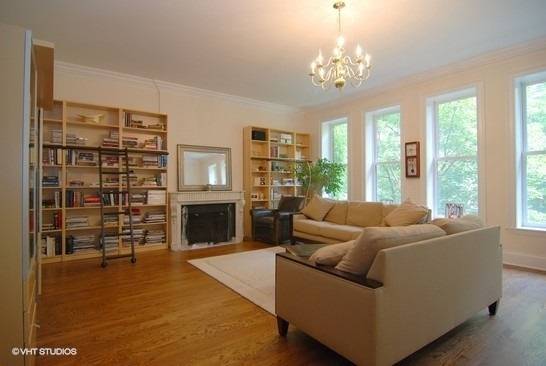 Chicago, IL 60610,1436 N Astor ST
