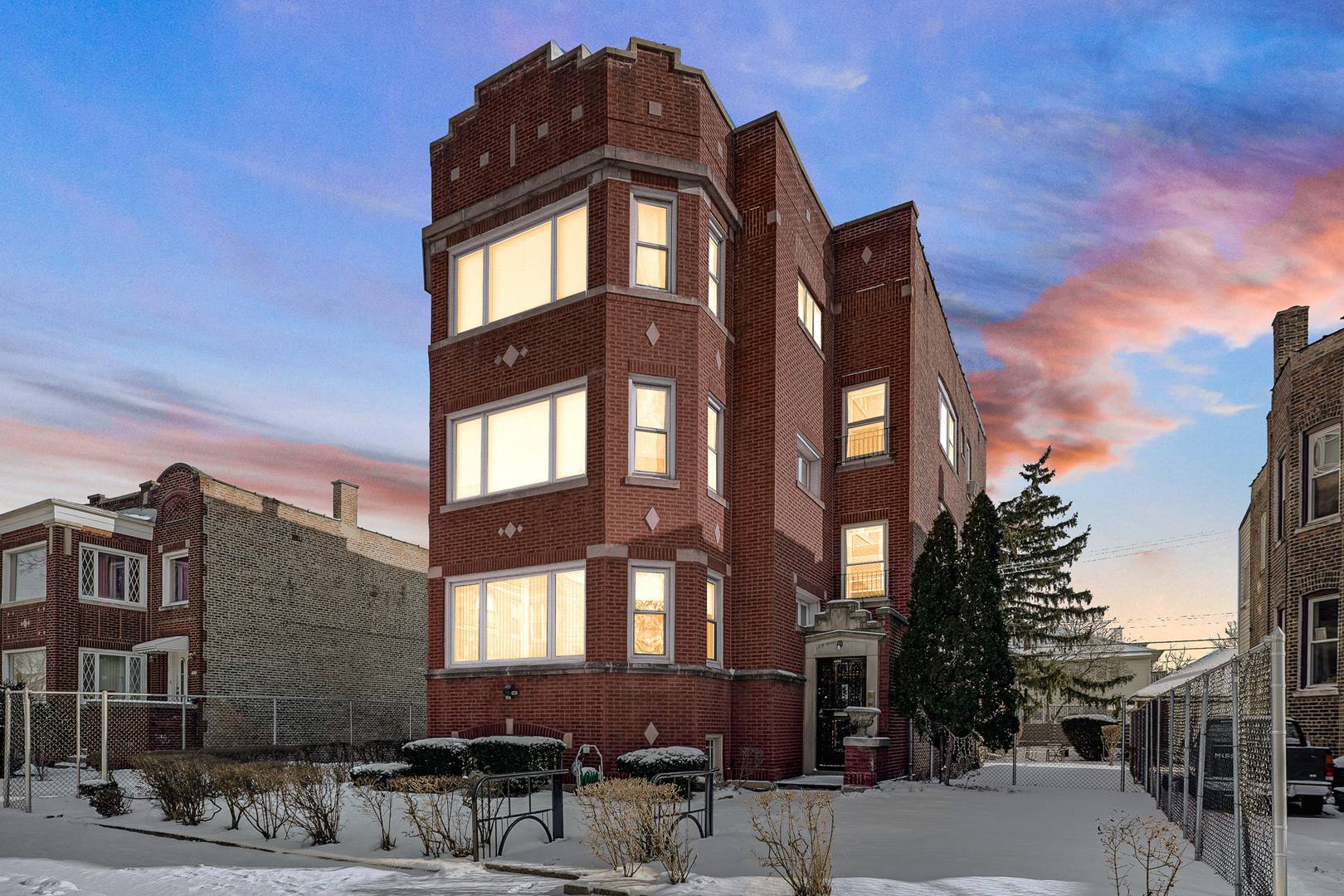Chicago, IL 60649,7317 S Crandon AVE