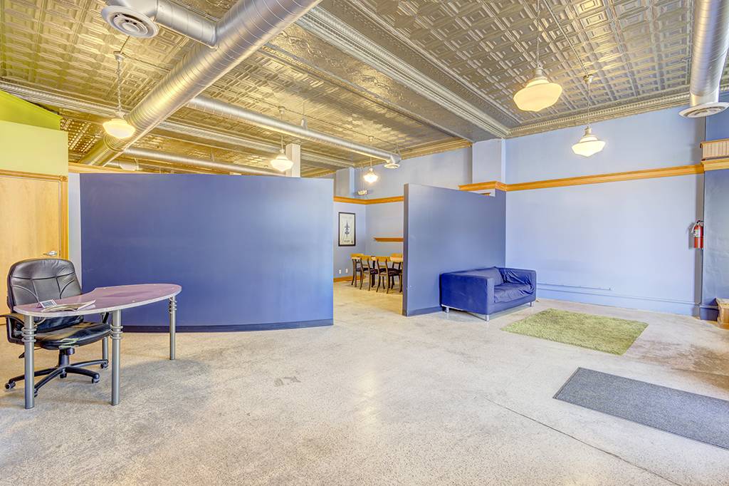 Rockford, IL 61104,907 E State ST