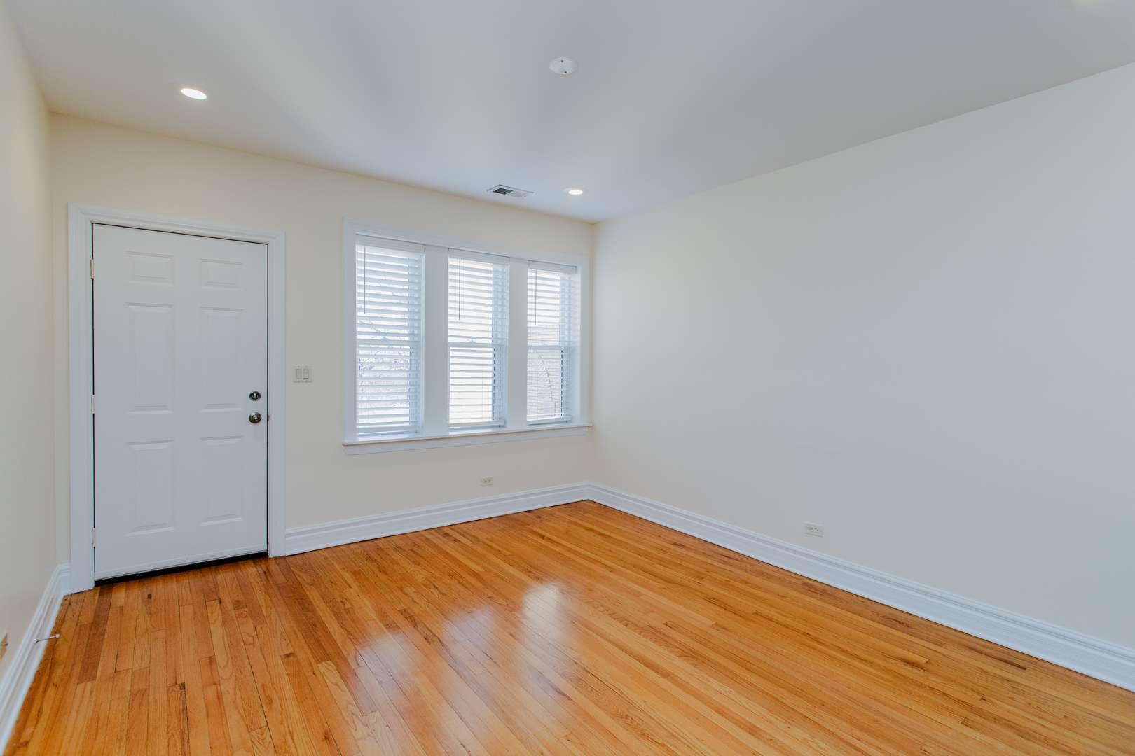 Chicago, IL 60659,6309 N ALBANY AVE #3B