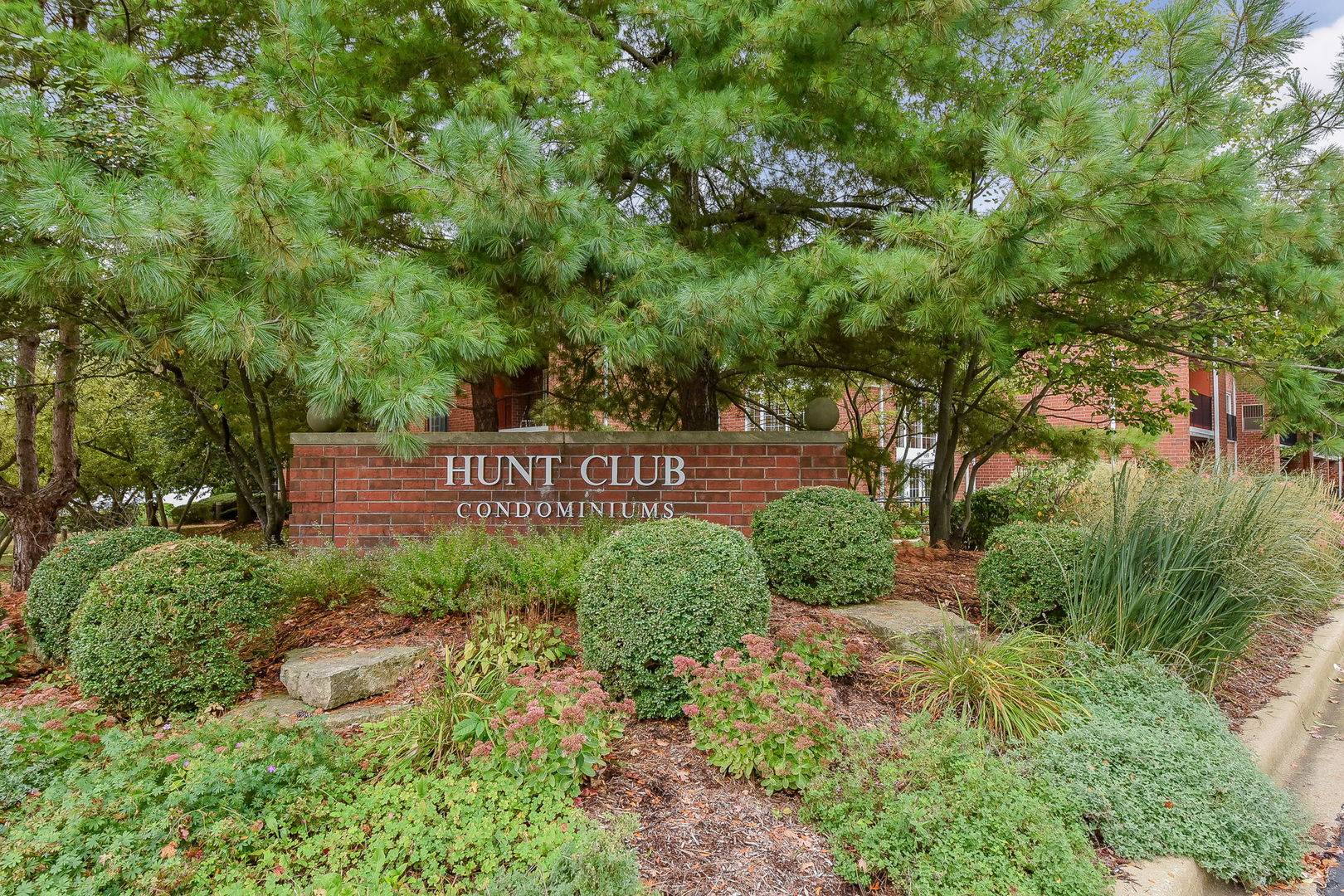 St. Charles, IL 60174,123 Hunt Club DR #123