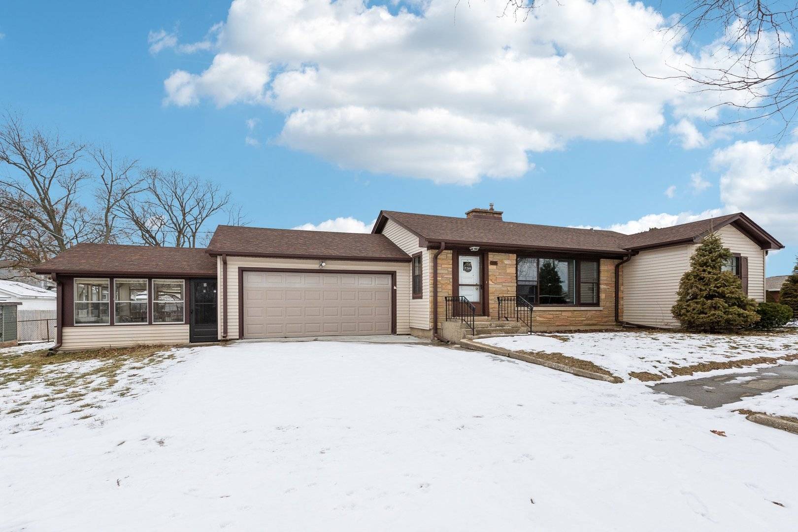 Roselle, IL 60172,101 W Granville AVE