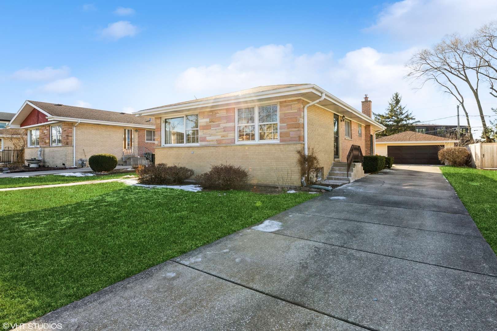 Niles, IL 60714,8427 W Amelia DR