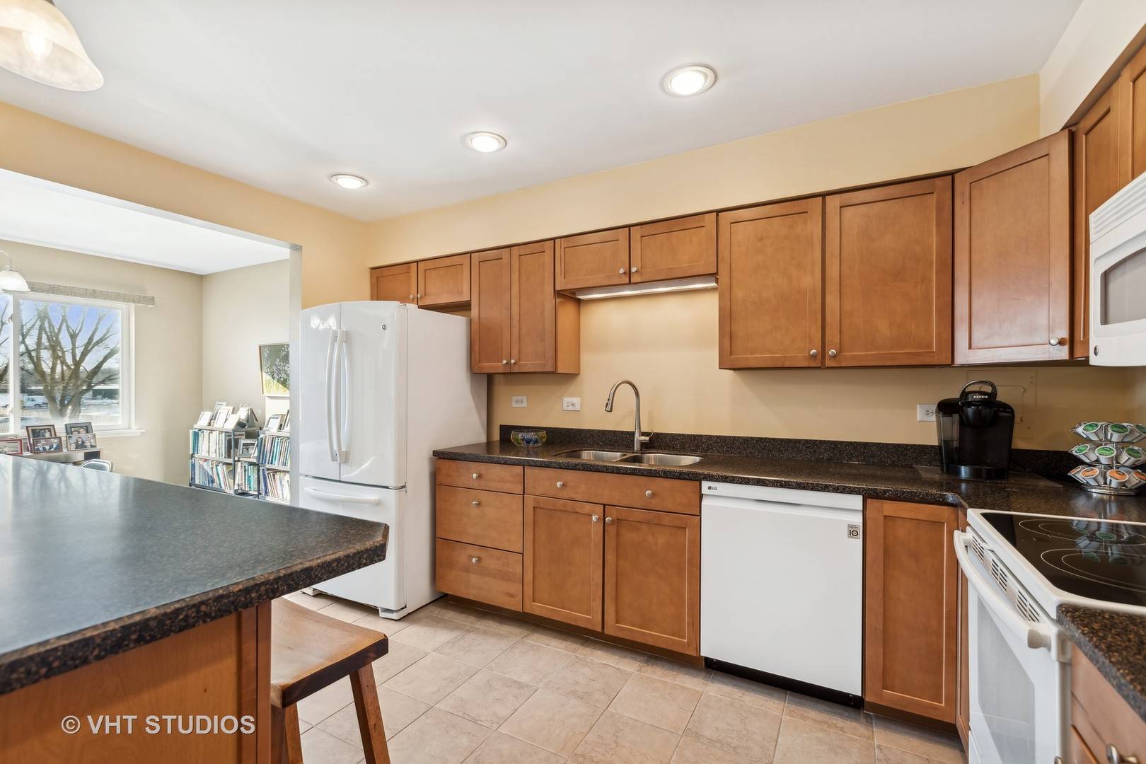 Arlington Heights, IL 60004,2431 E Brandenberry CT #2M