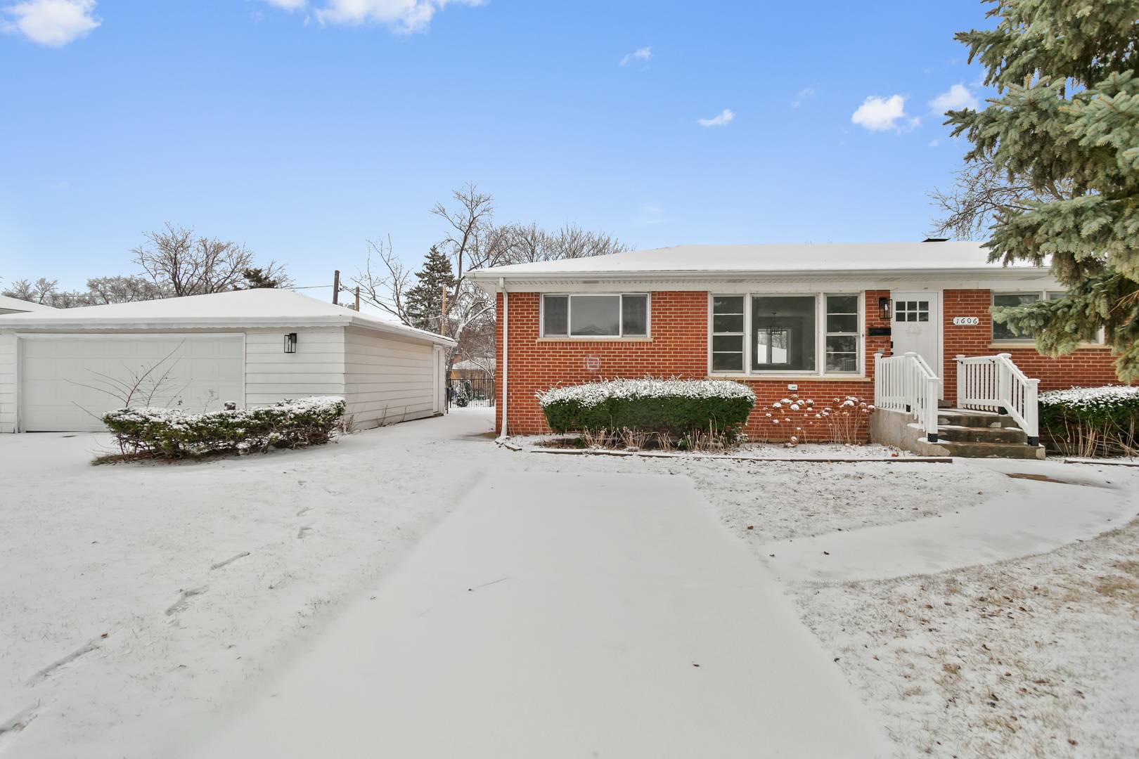 Mount Prospect, IL 60056,1606 W Willow LN