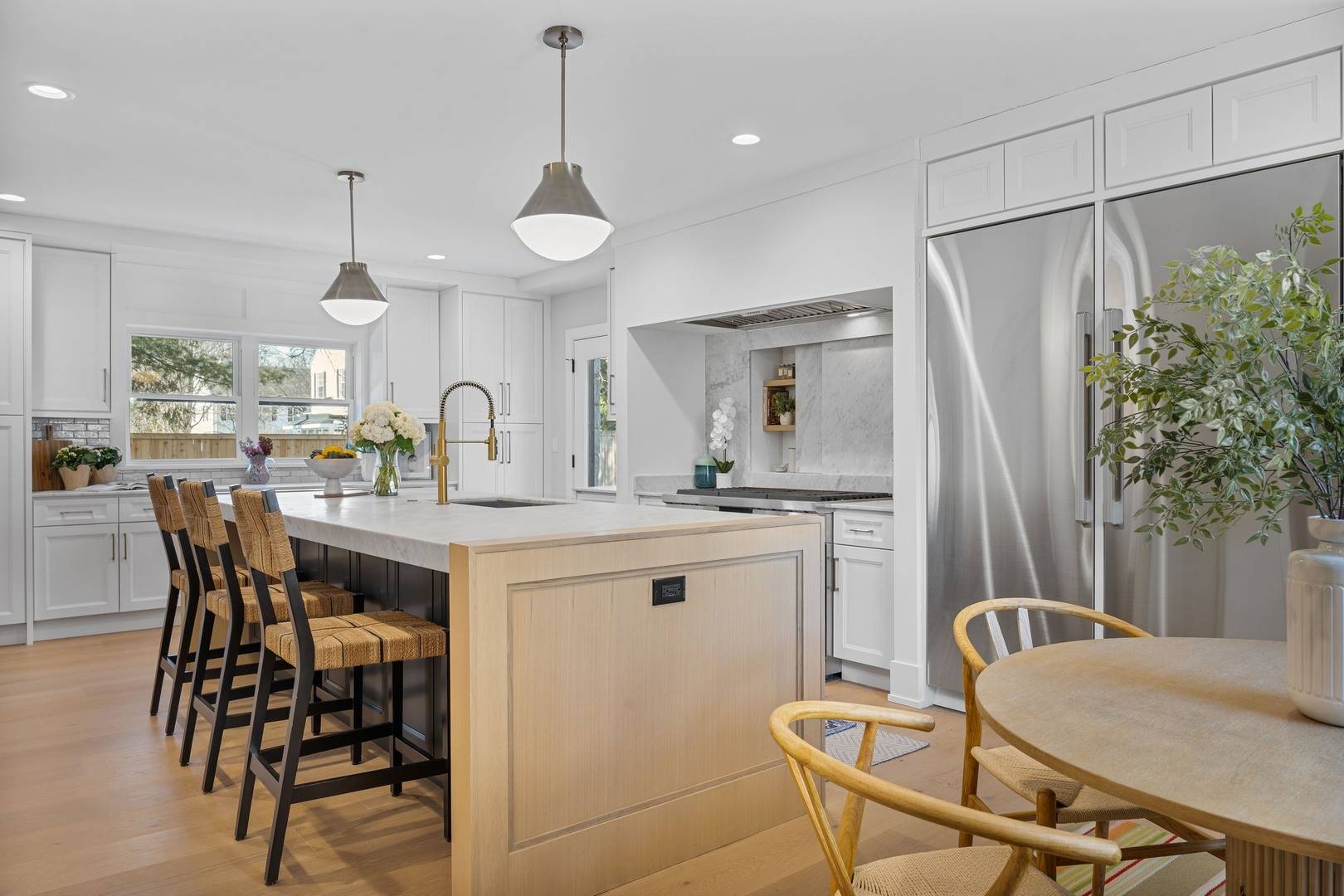 Wilmette, IL 60091,1041 Pawnee RD