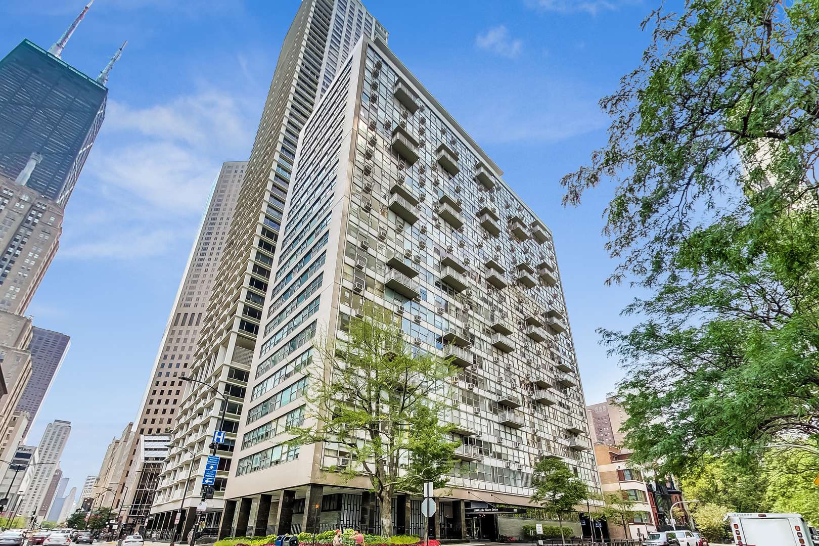 Chicago, IL 60611,1000 N LAKE SHORE DR #305