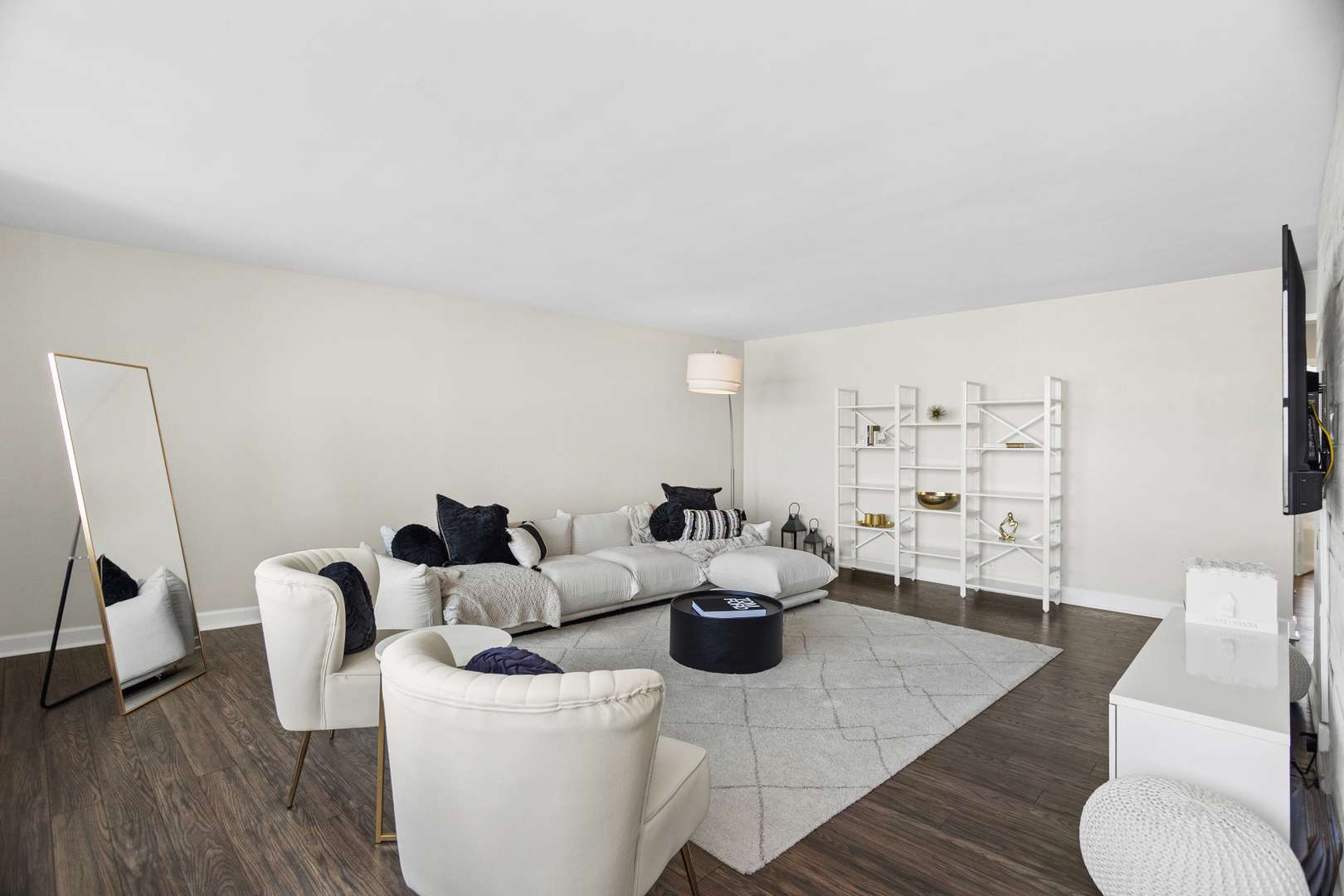 Chicago, IL 60657,3430 N Lake Shore DR #17P