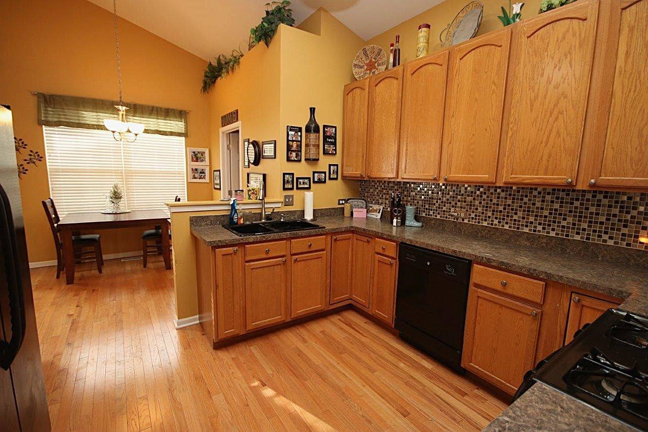 Elgin, IL 60120,986 Oak Ridge BLVD #1