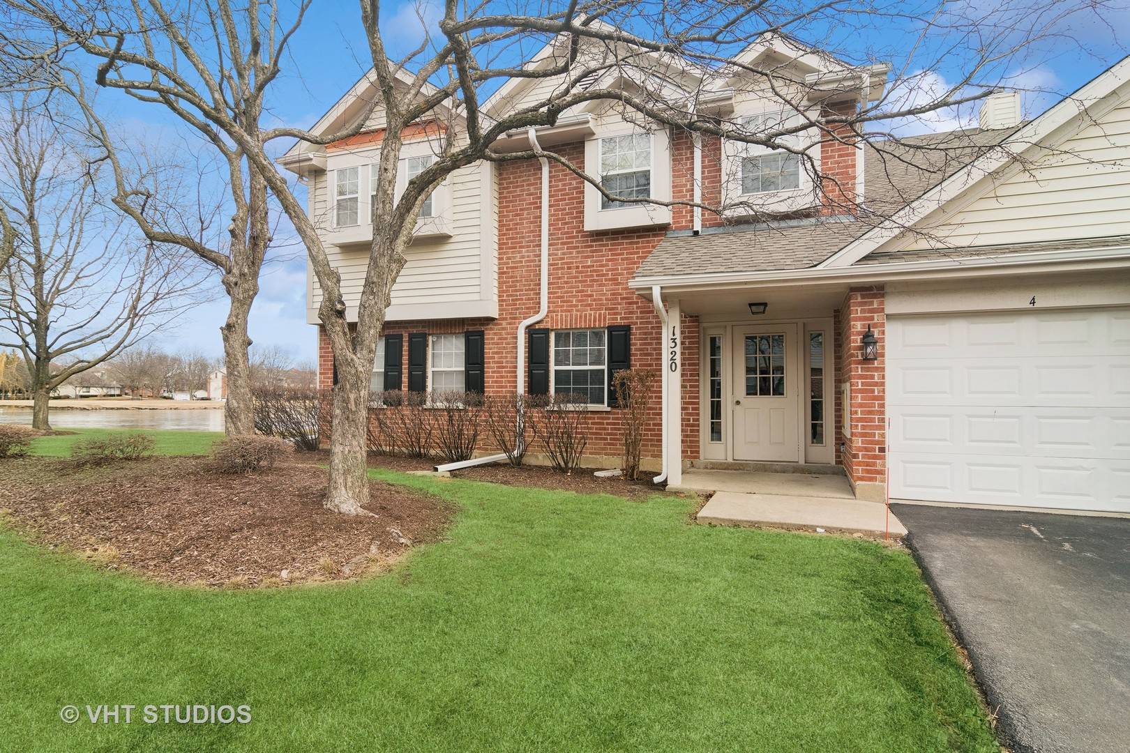 Palatine, IL 60074,1320 E Evergreen DR #1